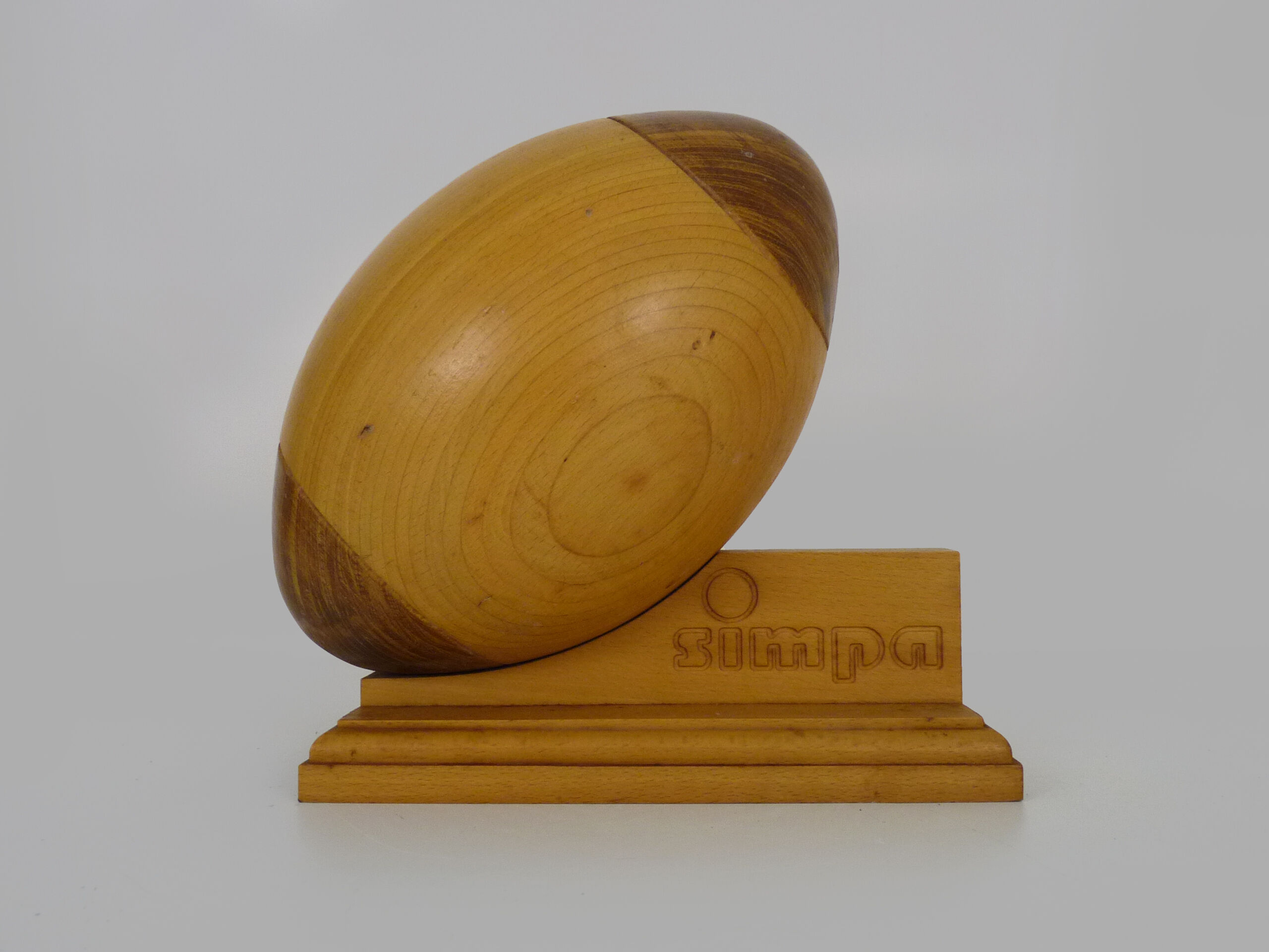 Ballon de rugby publicitaire taille réelle en bois, Simpa, années 80 90