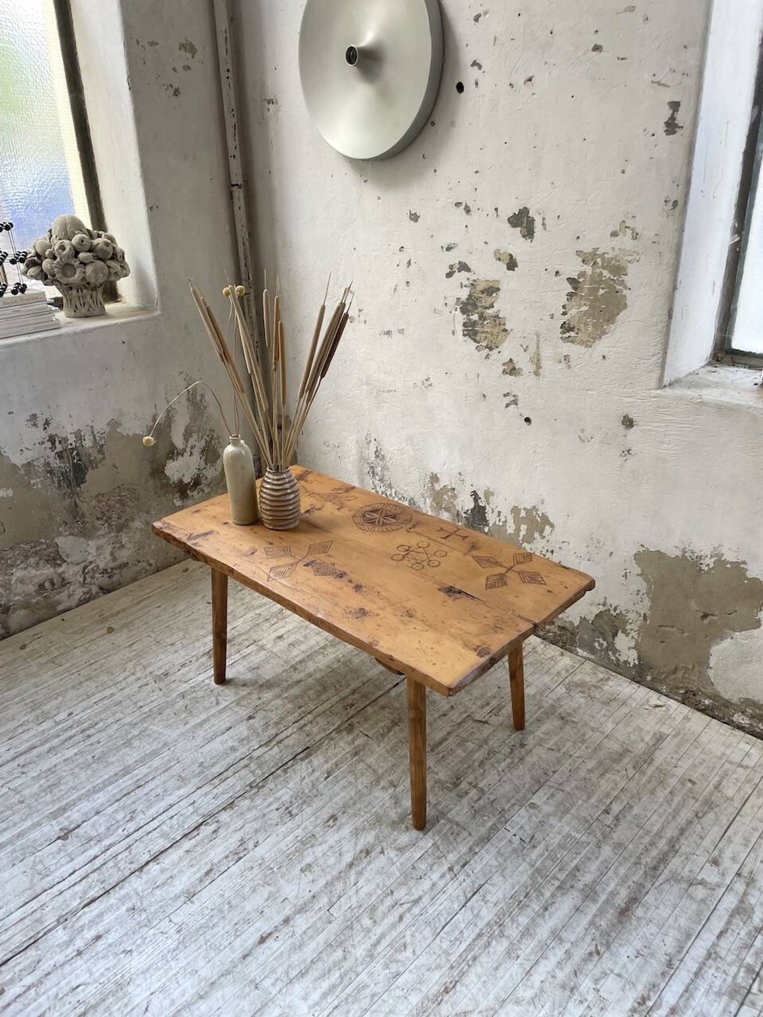 Popular art coffee table Switzerland 1900