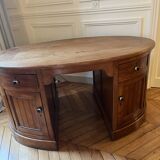 Oval desk in varnished solid wood