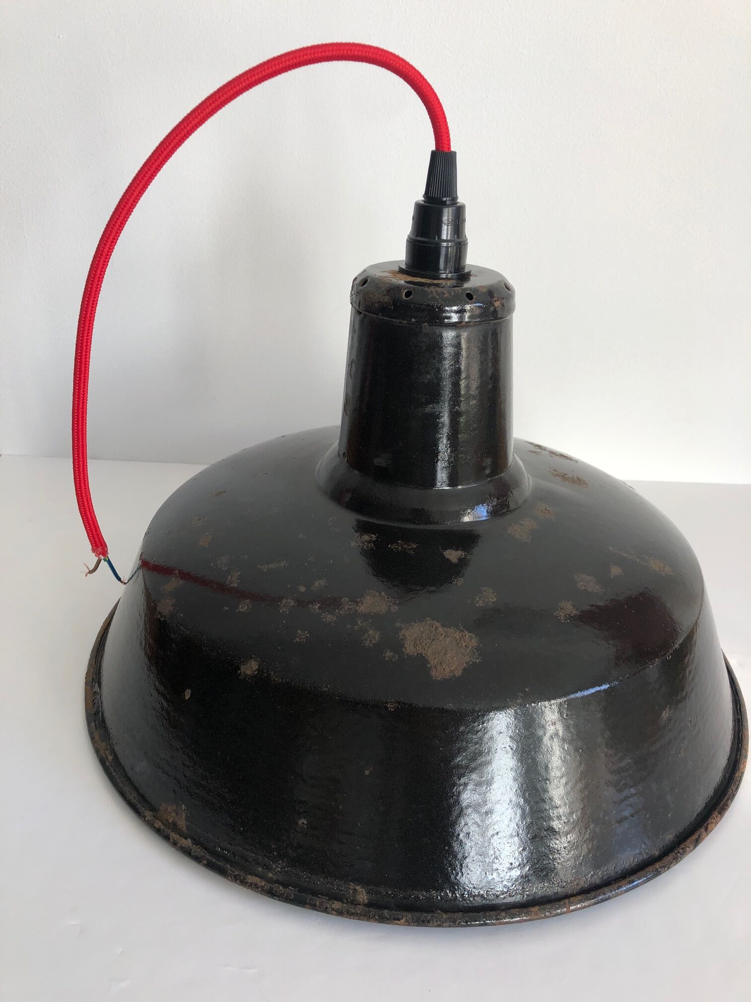 Set of 2 black enamelled bowls