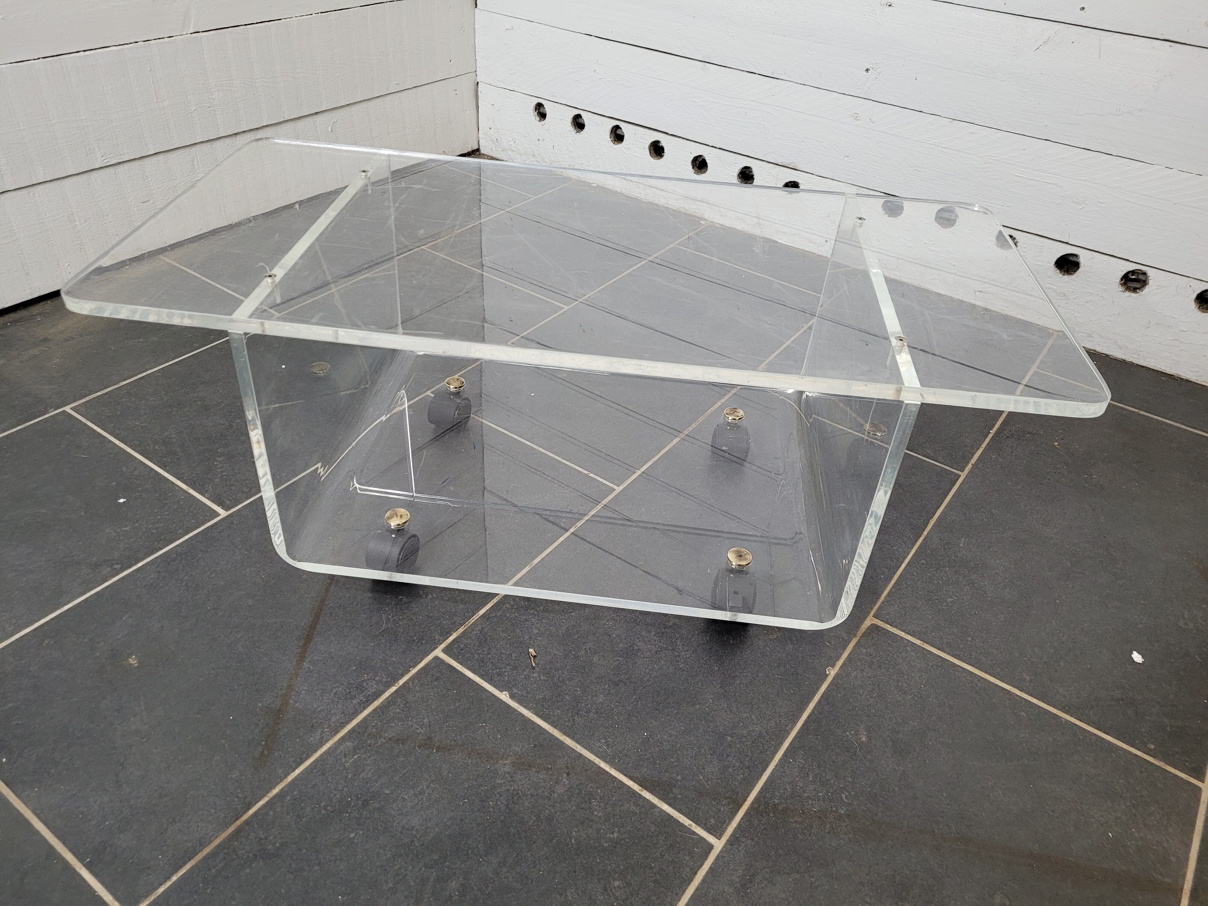 Chaise Transparente Pour Enfant "Ghost Elizabeth" Rose - Plexiglas - Design Moderne - Dimensions 30x34x63 Cm