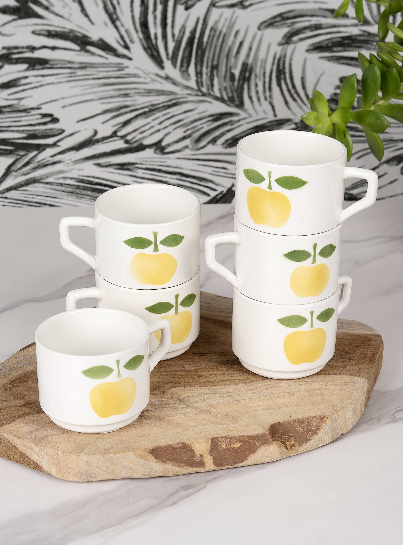 6 small coffee cups, apple decoration