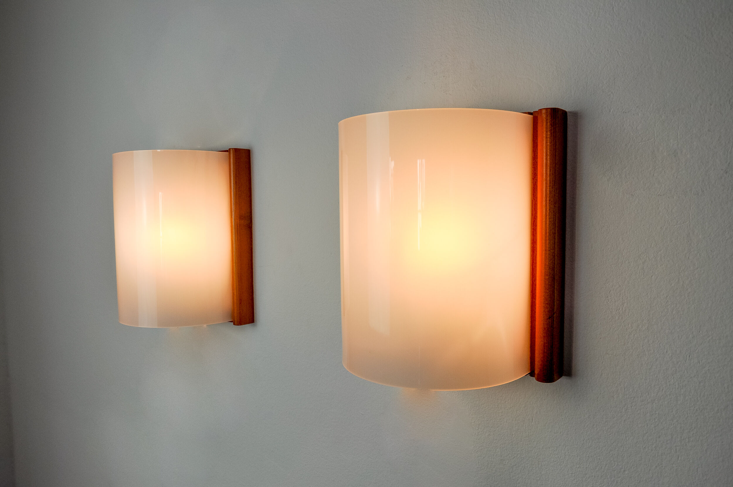 Pair of Mediterranean wall lamps, pine and methacrylate, 1980, Spain