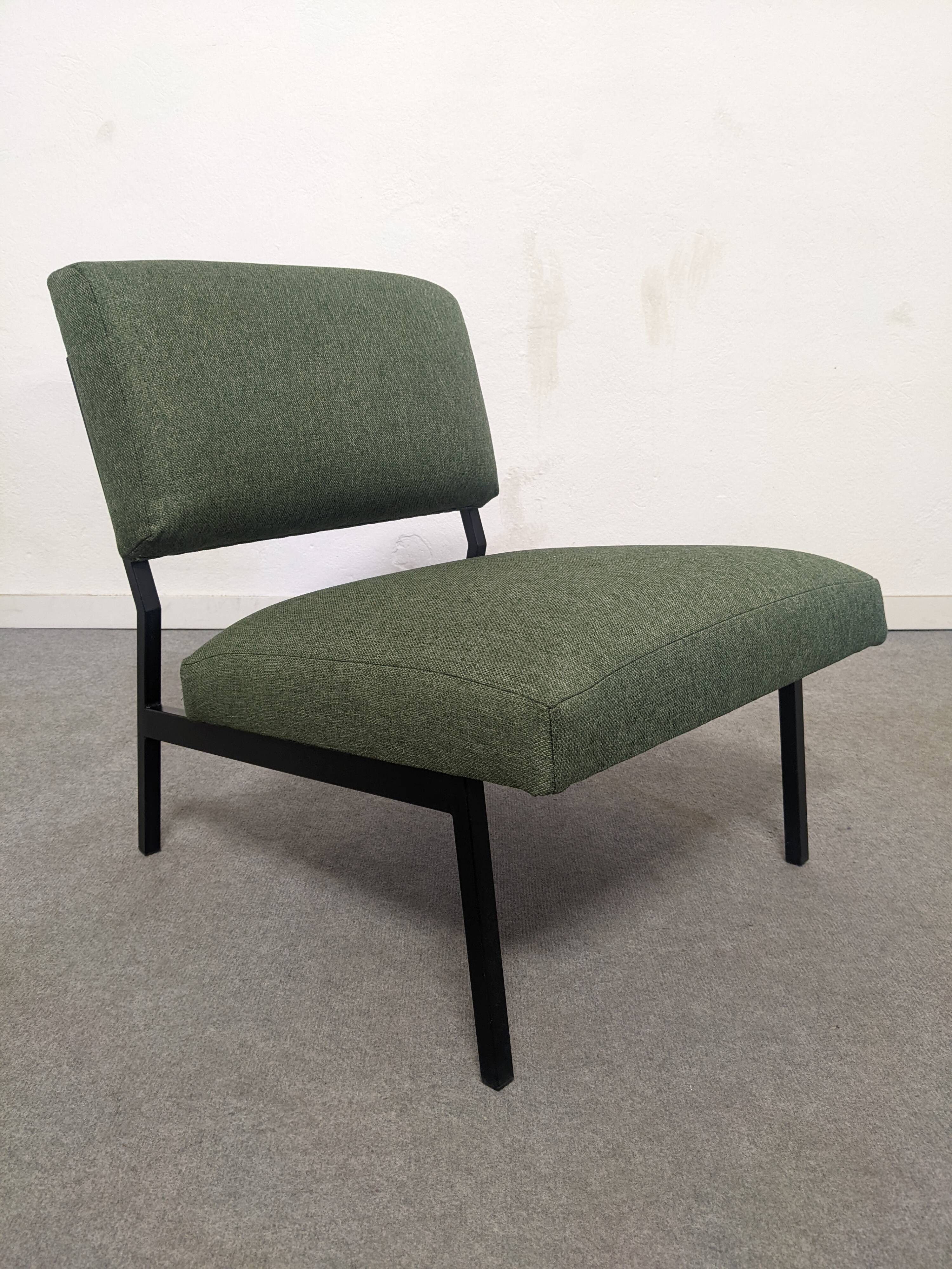 Modernist driver of the 50s/60s and her ottoman