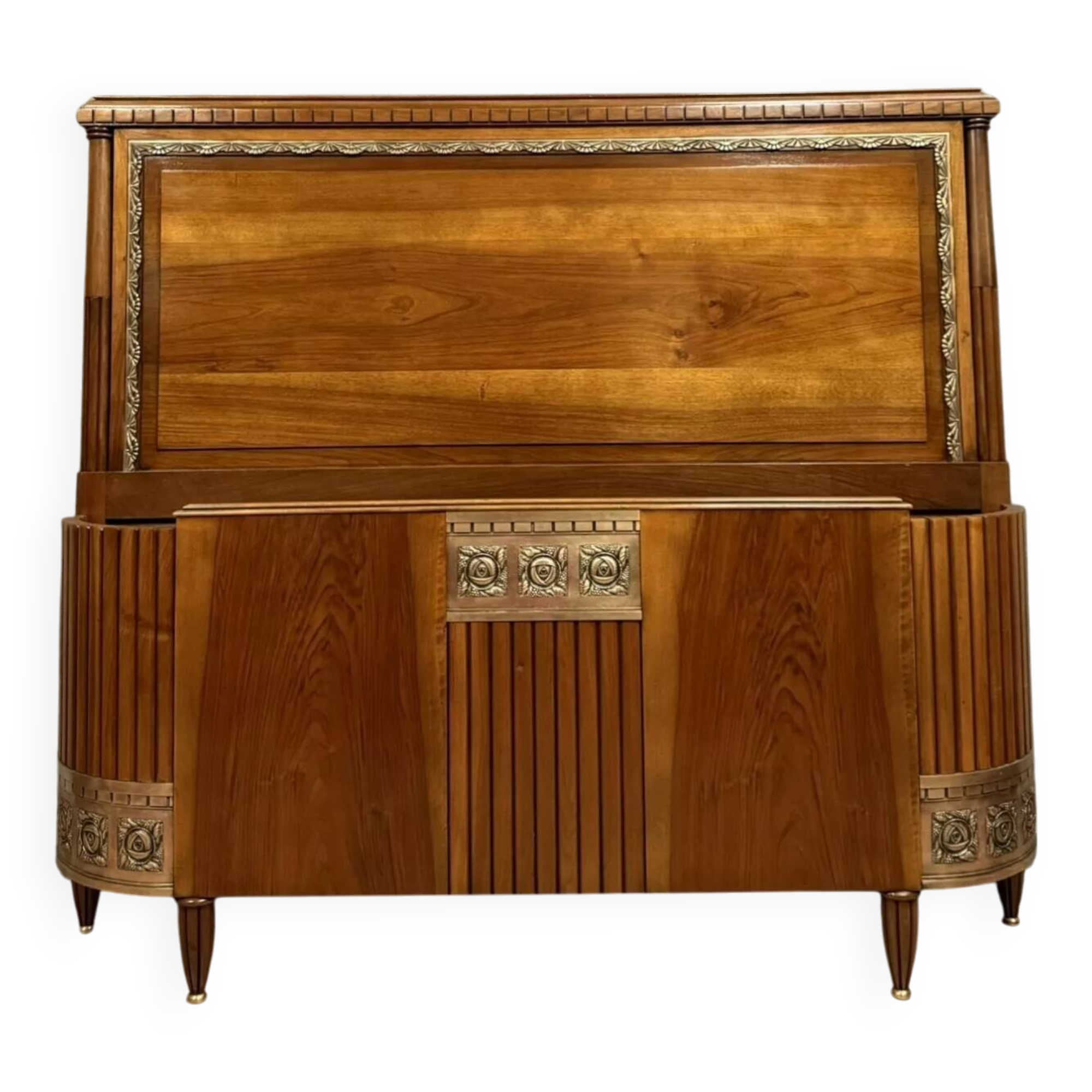 Lit corbeille époque Art Déco en noyer et bronze ciselé, vers 1920