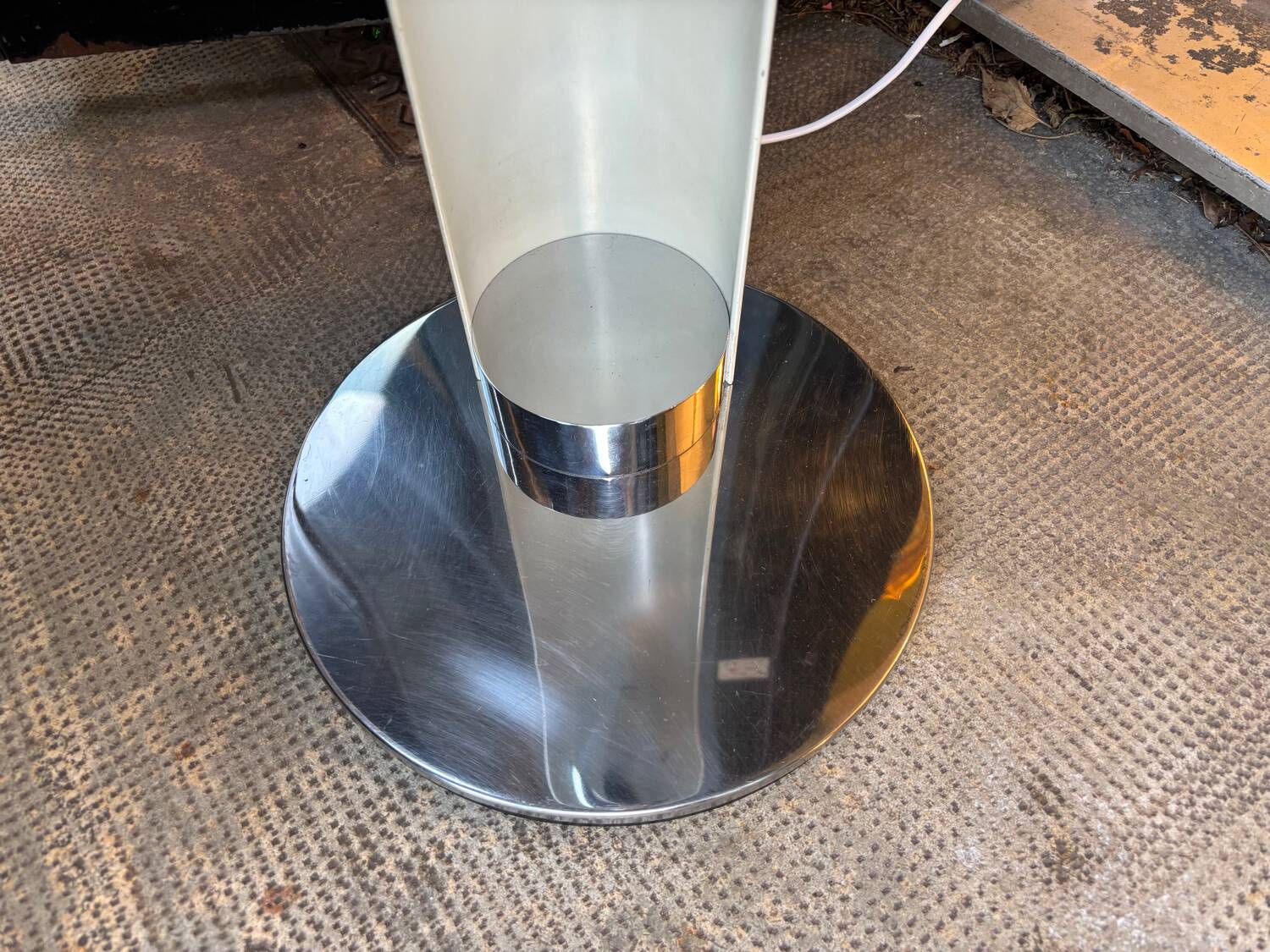 Vintage design floor lamp in chrome and white metal 70'