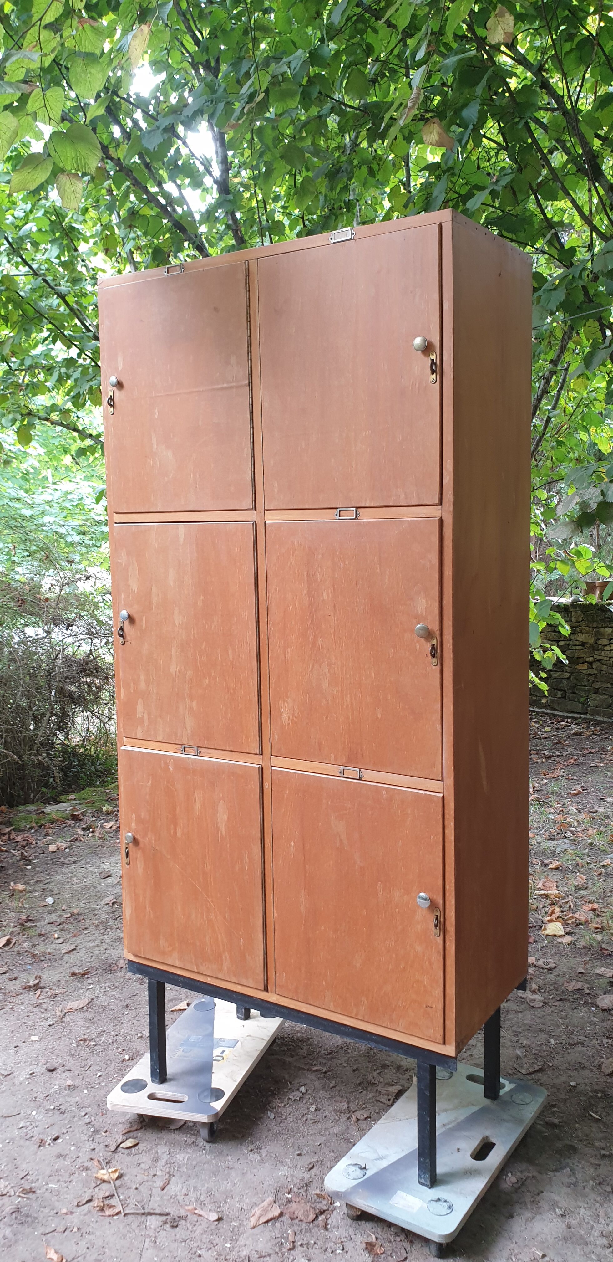 School closet with lockers
