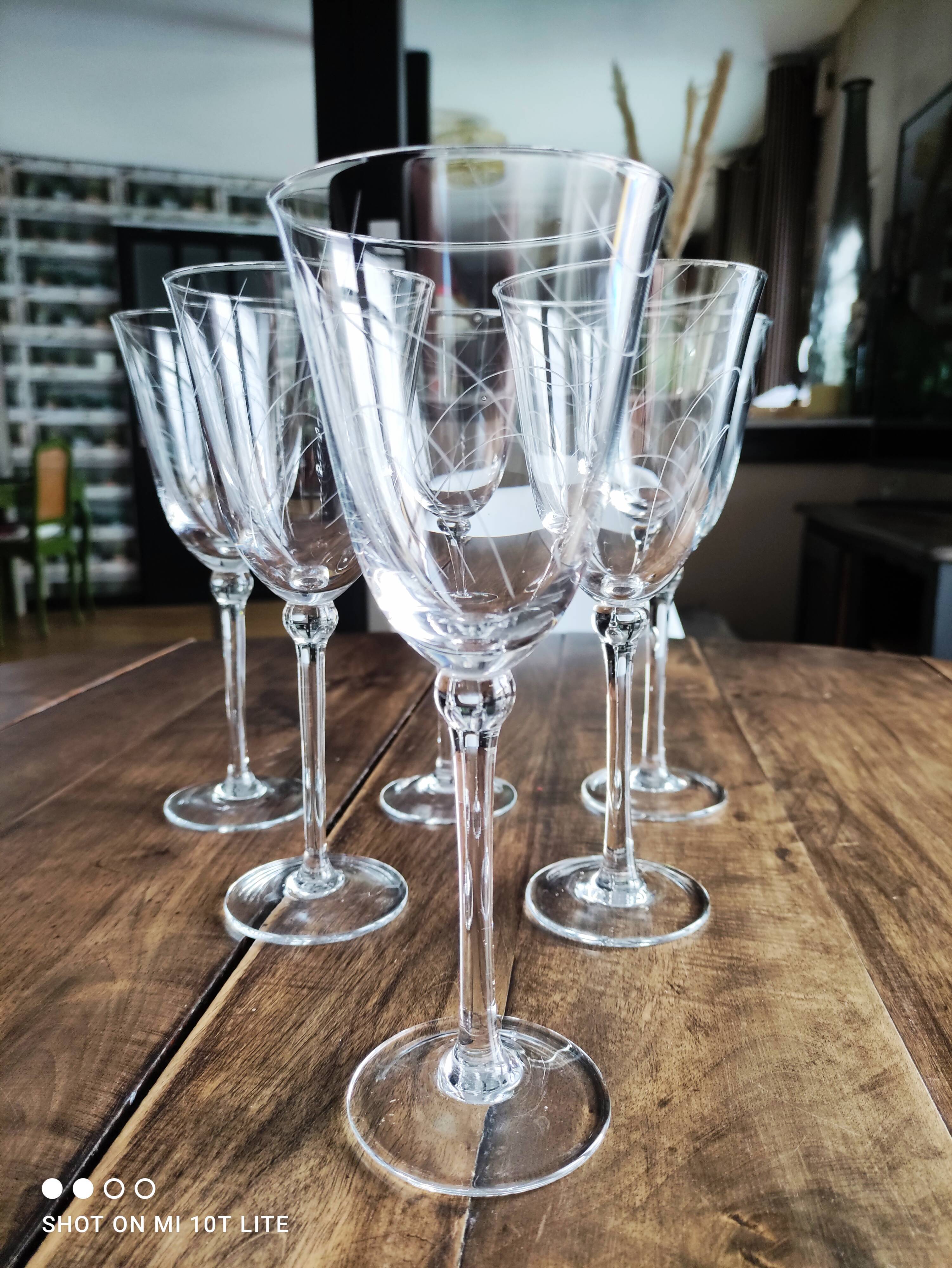 Set of 6 tulip shape wine glasses in voluted glass