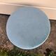Pouf en velours bleu