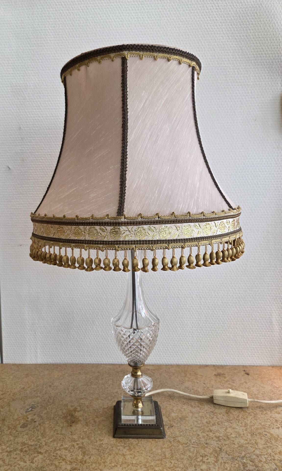 Lampe a poser ancienne en laiton et verre