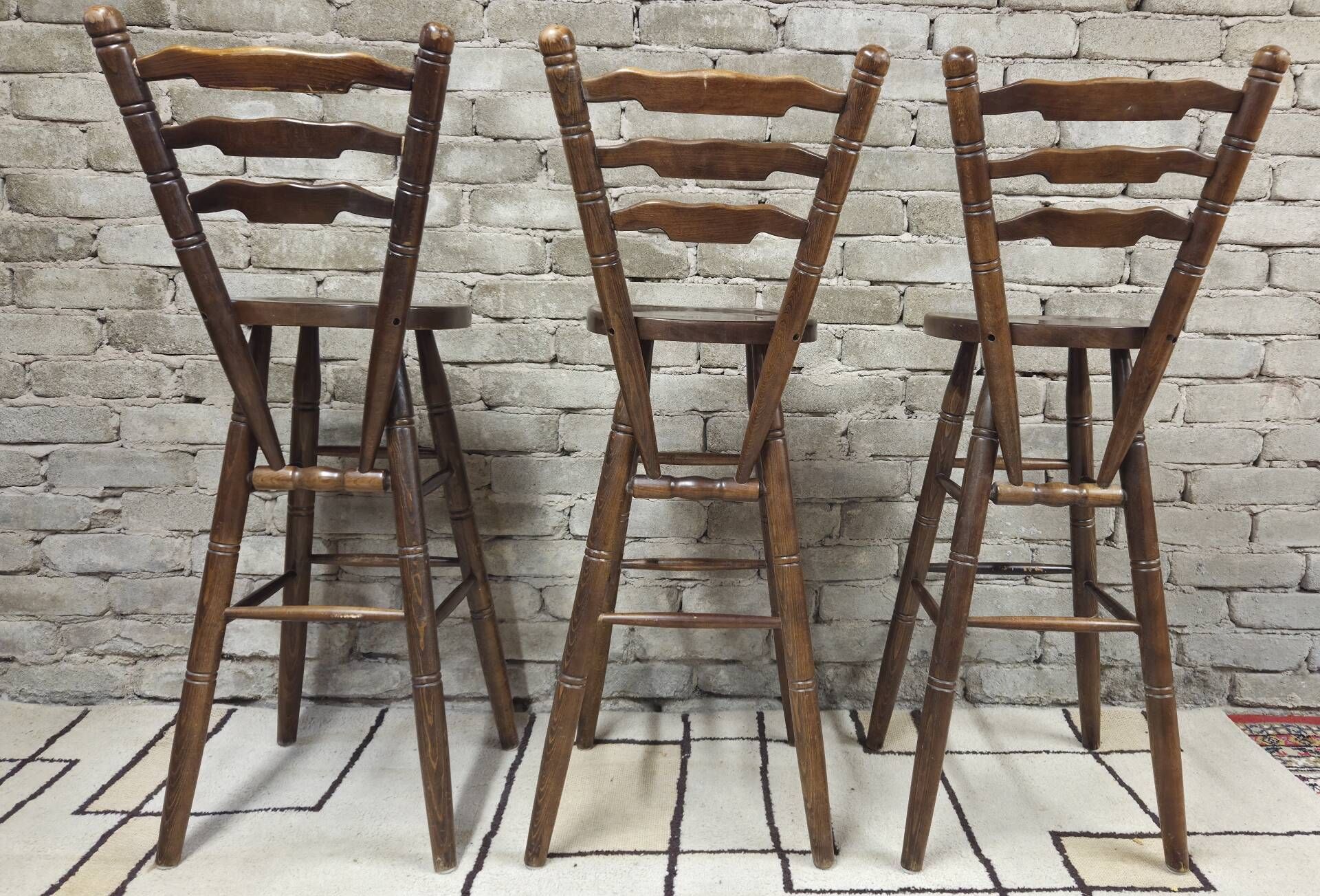 3 vintage wooden bar stools from the 60s/70s with a bistro spirit.