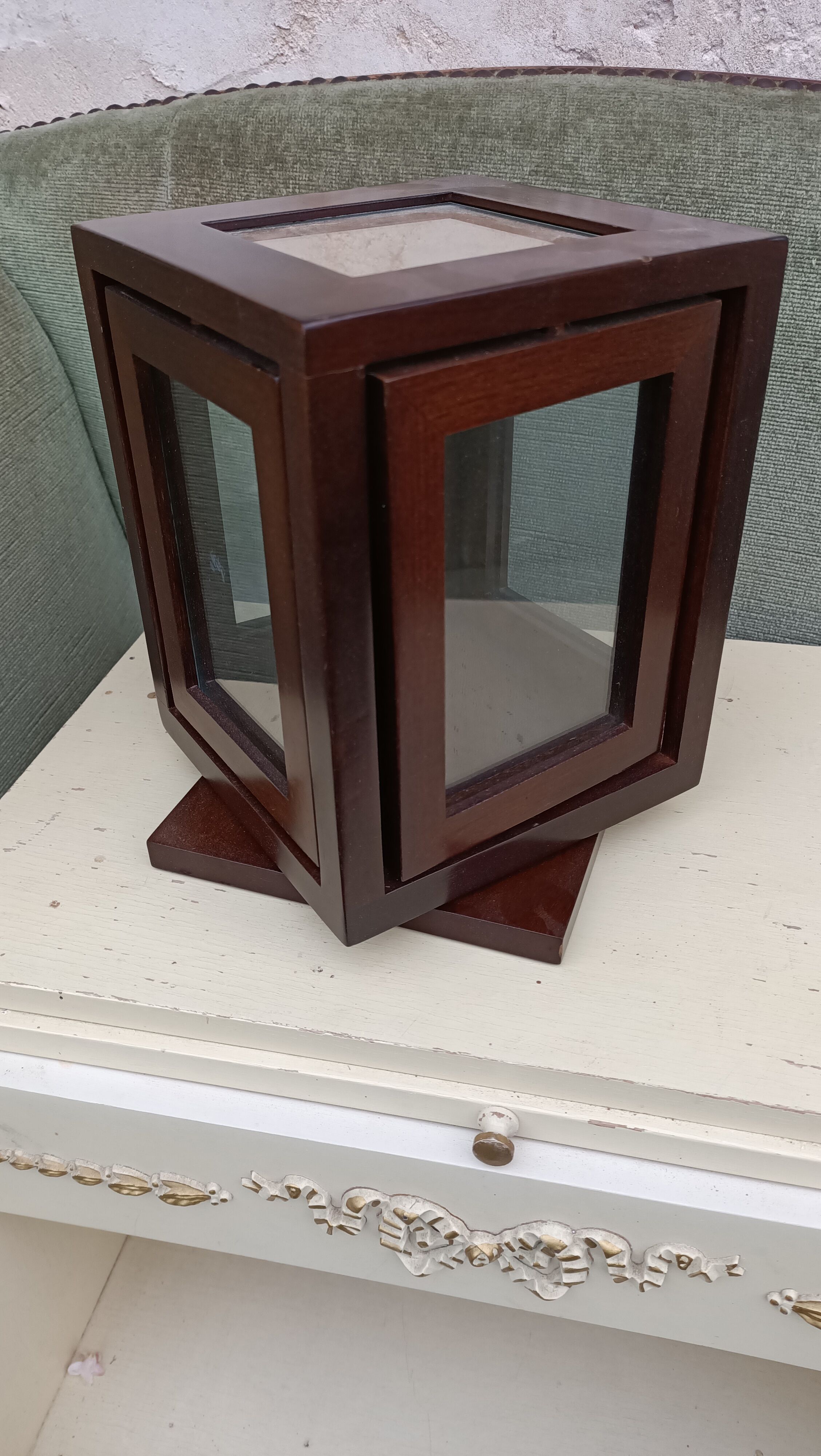 Display swivel photo frames