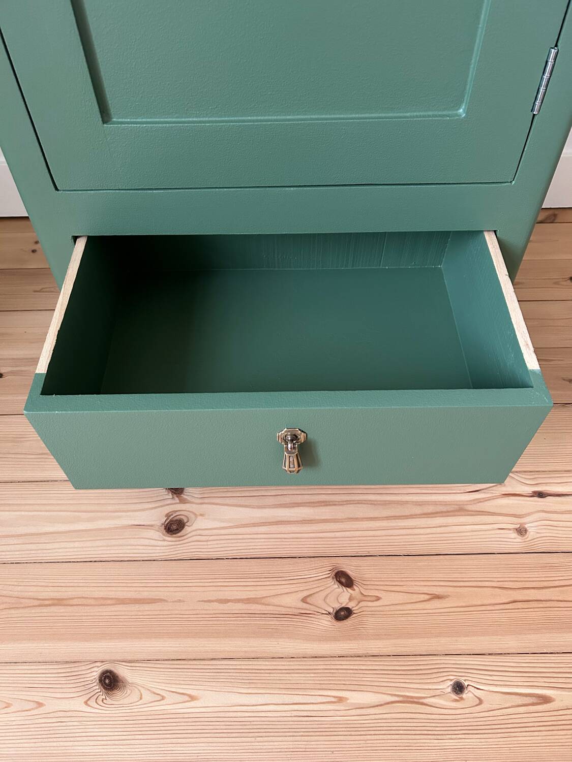 Buffet en bois peint