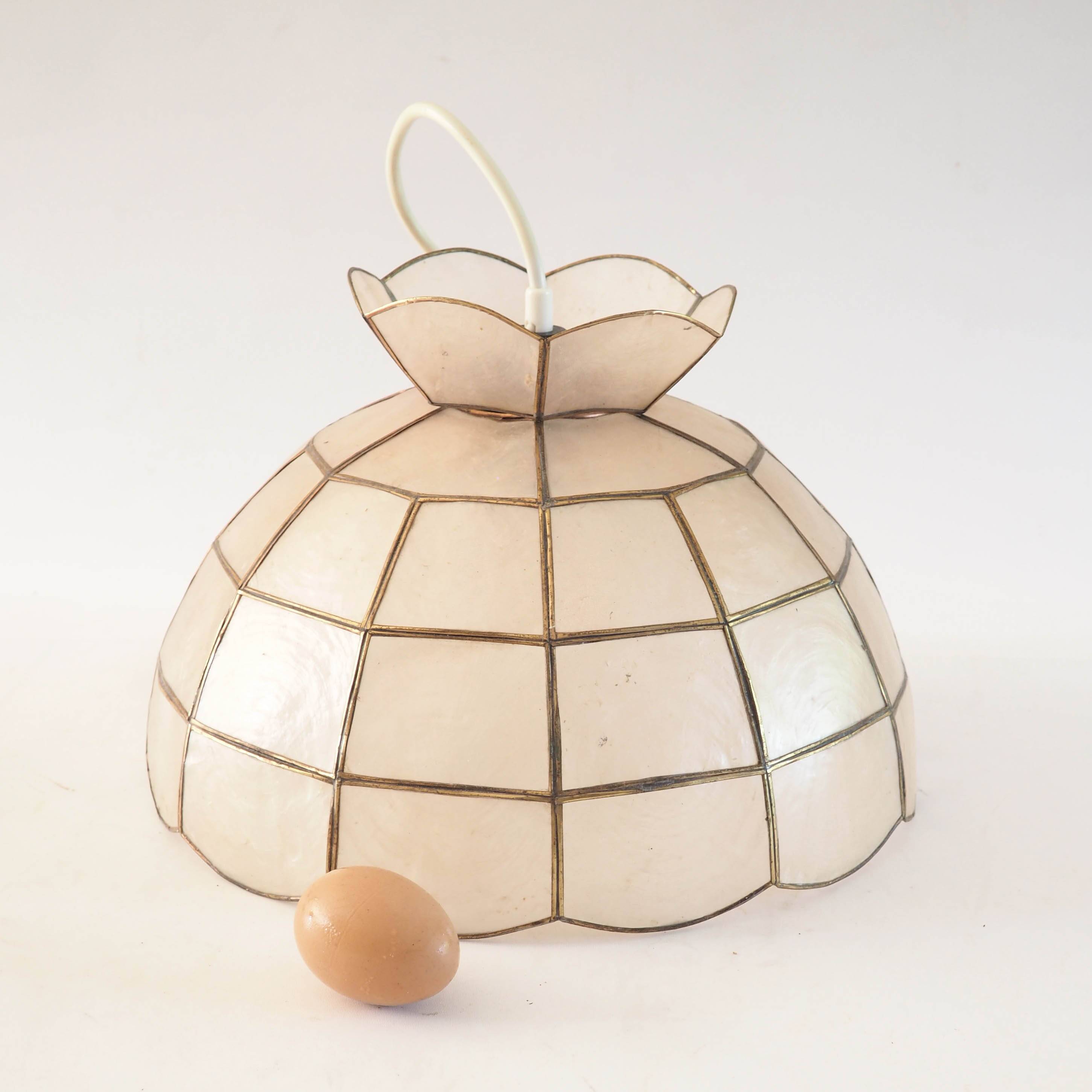 Mica mother-of-pearl suspension