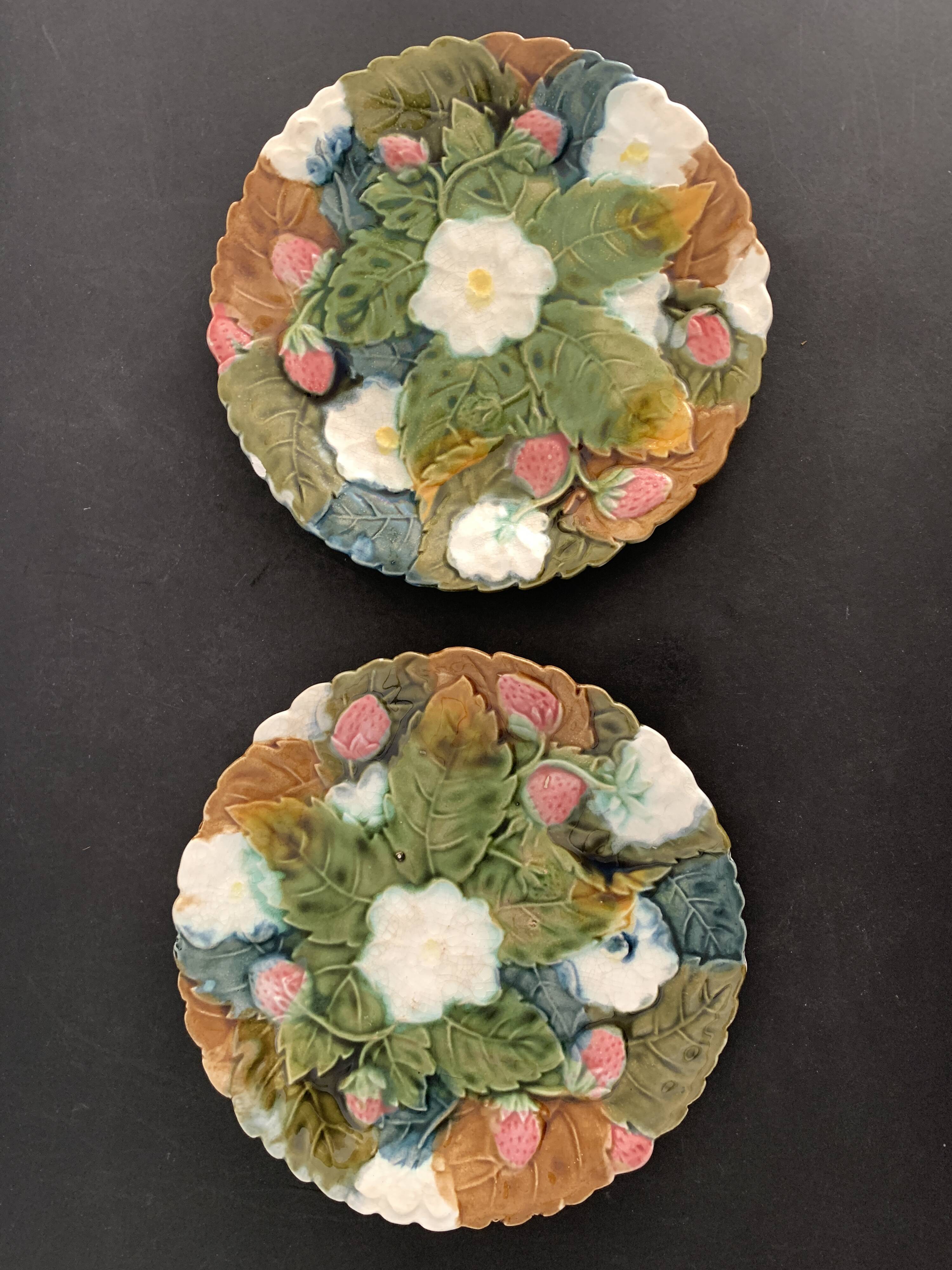 4 old and numbered dessert plates in slurry, strawberry model