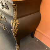 Commode tombeau patine noire style Louis XV