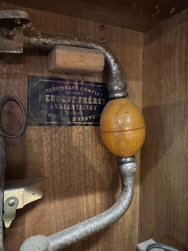 Petite armoire d’outillage