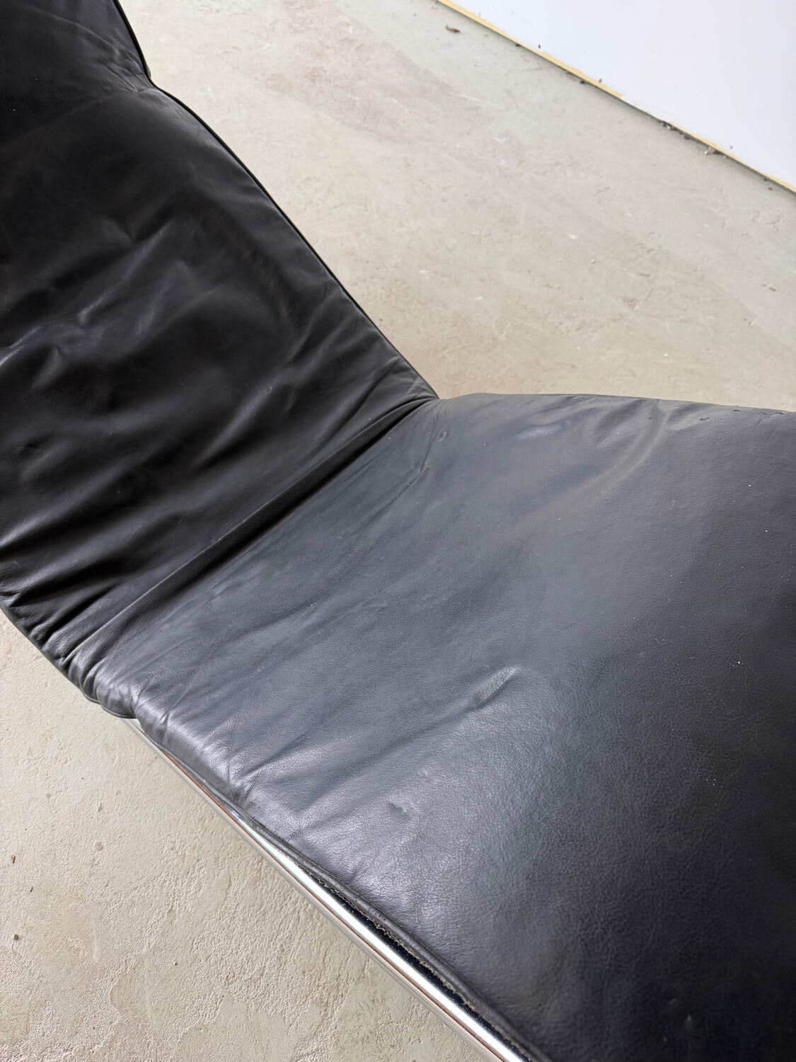 Chaise longue modèle LC4 par Le corbusier, Charlotte Perriand