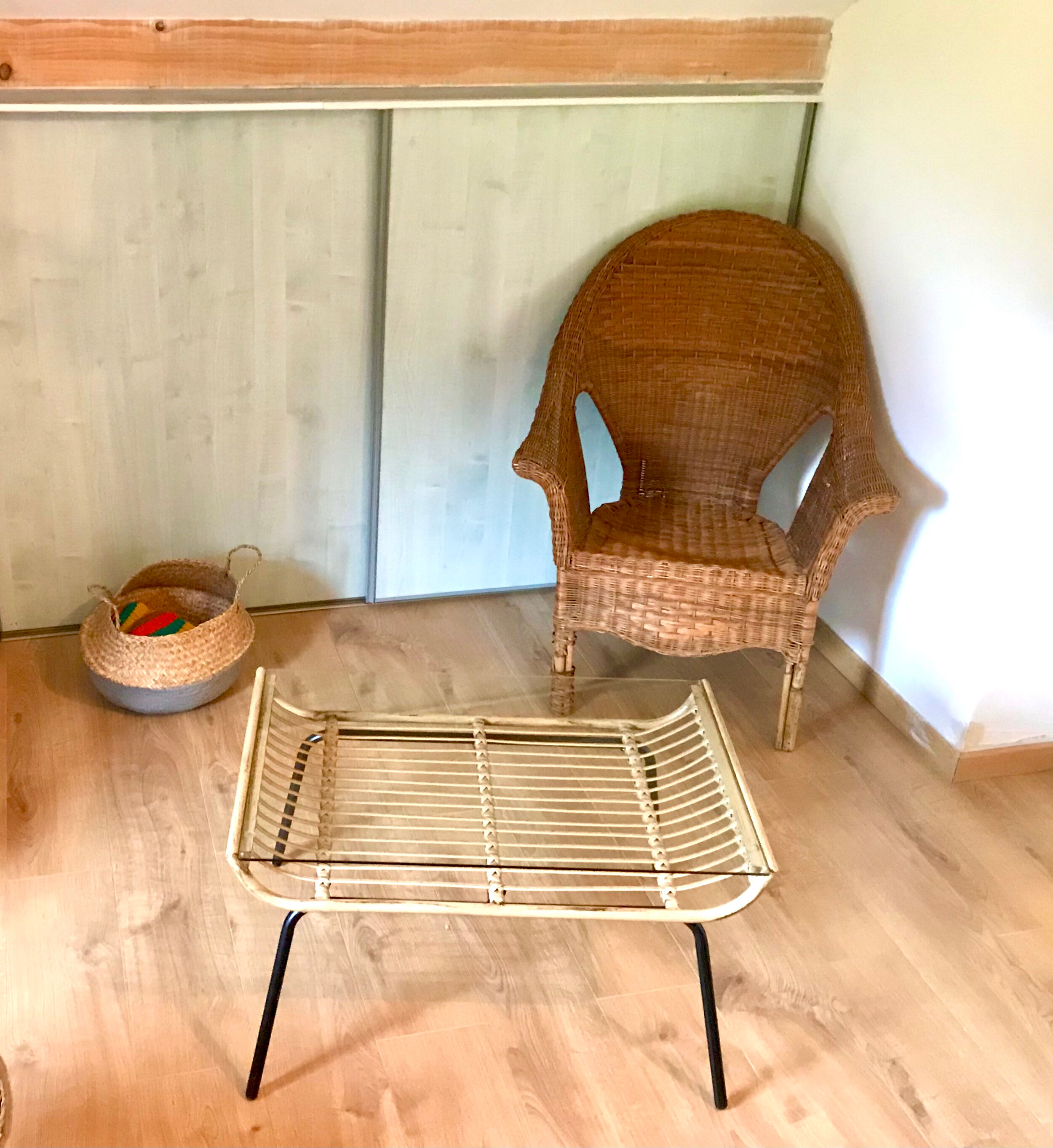 Coffee table, glass magazine holders