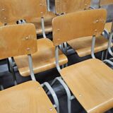 Lot 18 chaises bistrot empilable vintage 1970