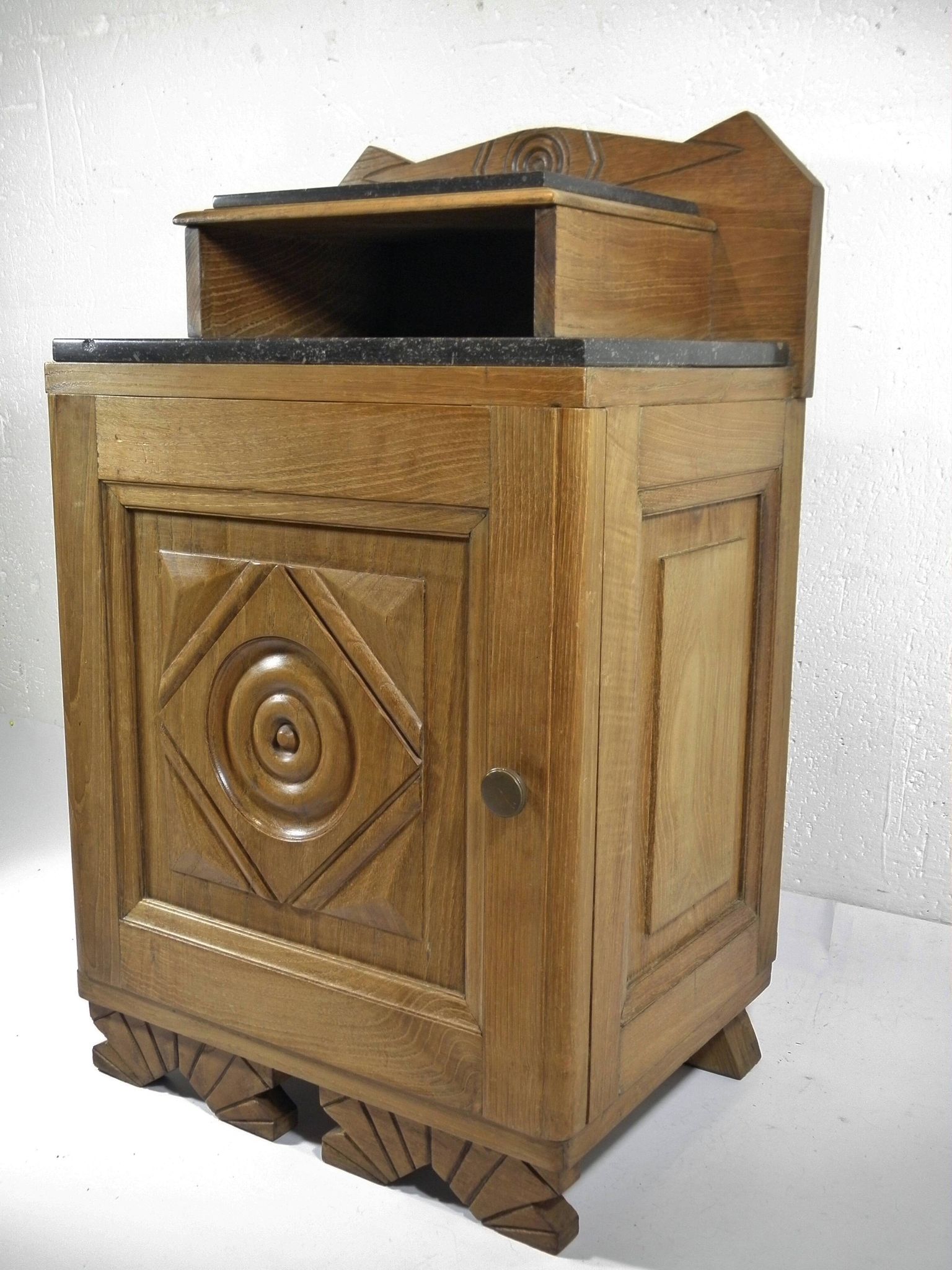 Art Deco accent furniture, Neo-Breton style