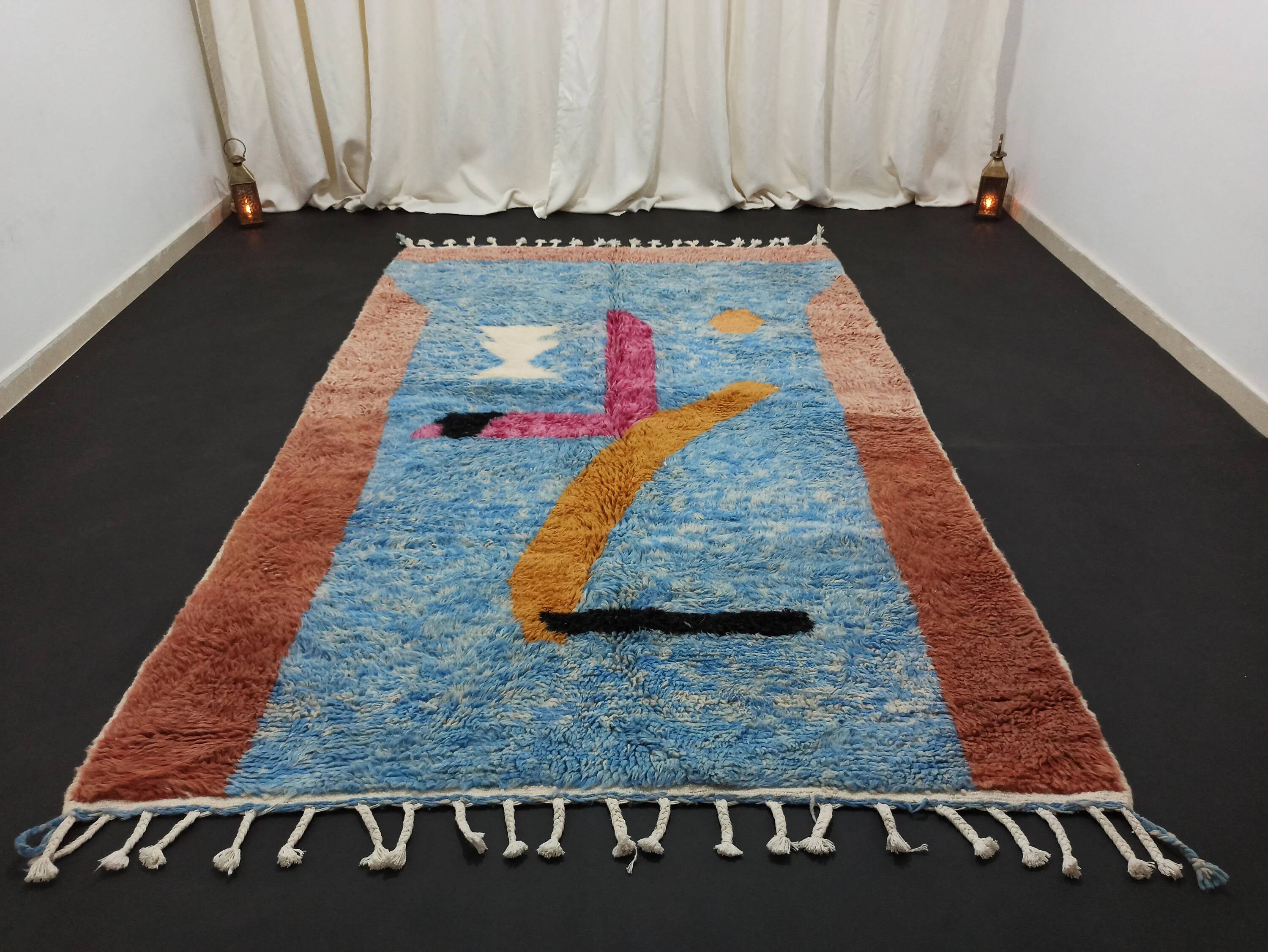 Handmade traditional carpet 250cm x 150cm Moroccan