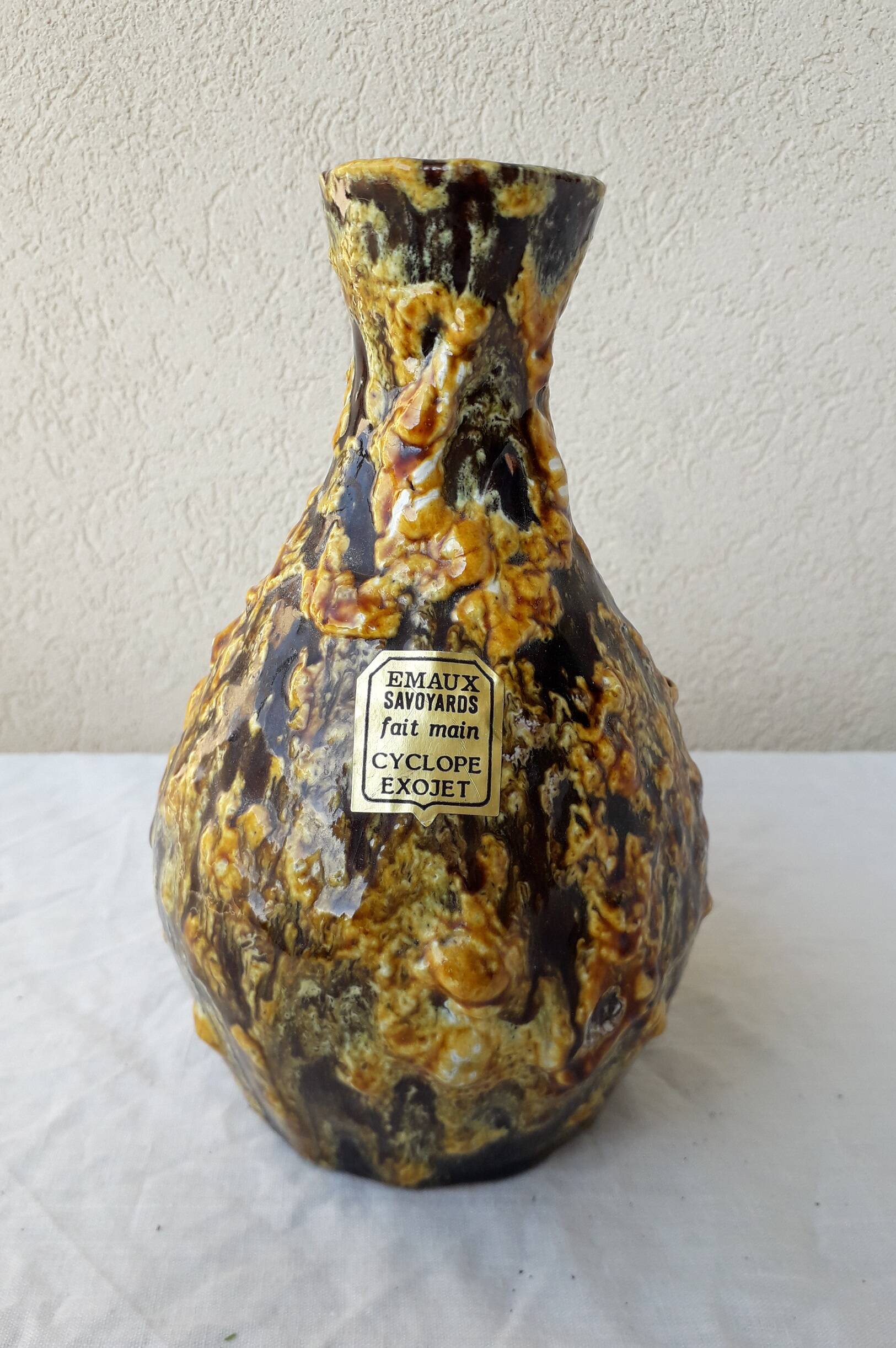 Vase en céramique fat lava