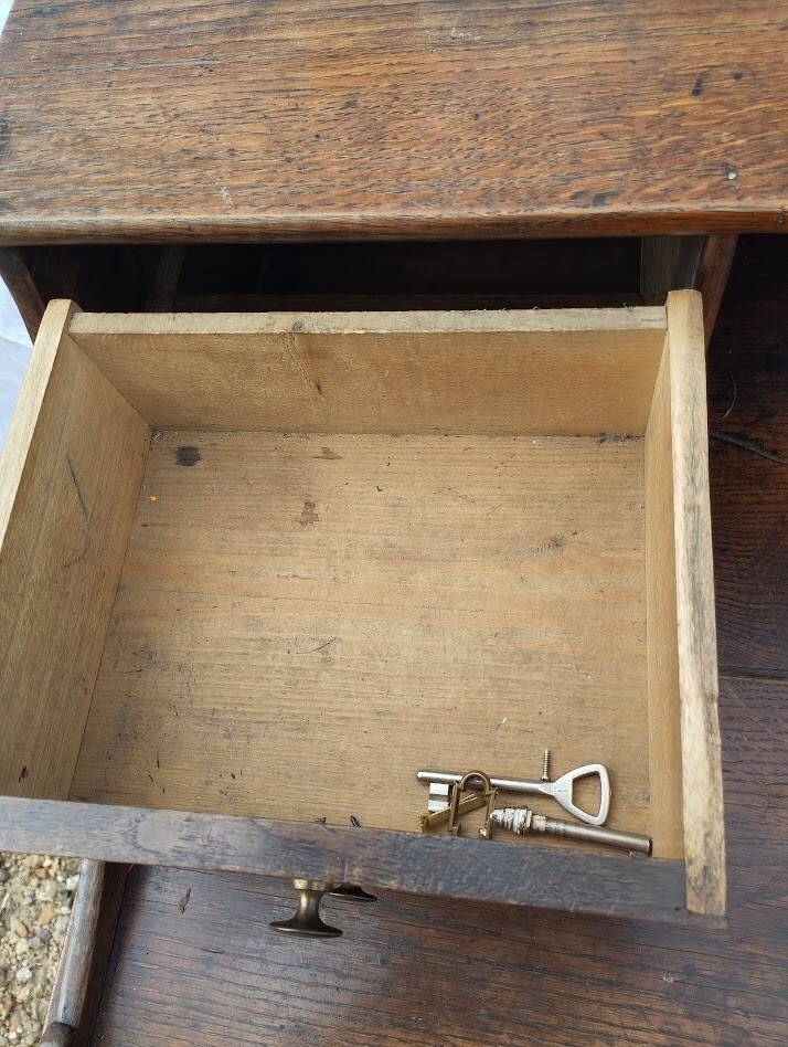Victorian oak graduated desk – circa 1890-1910.