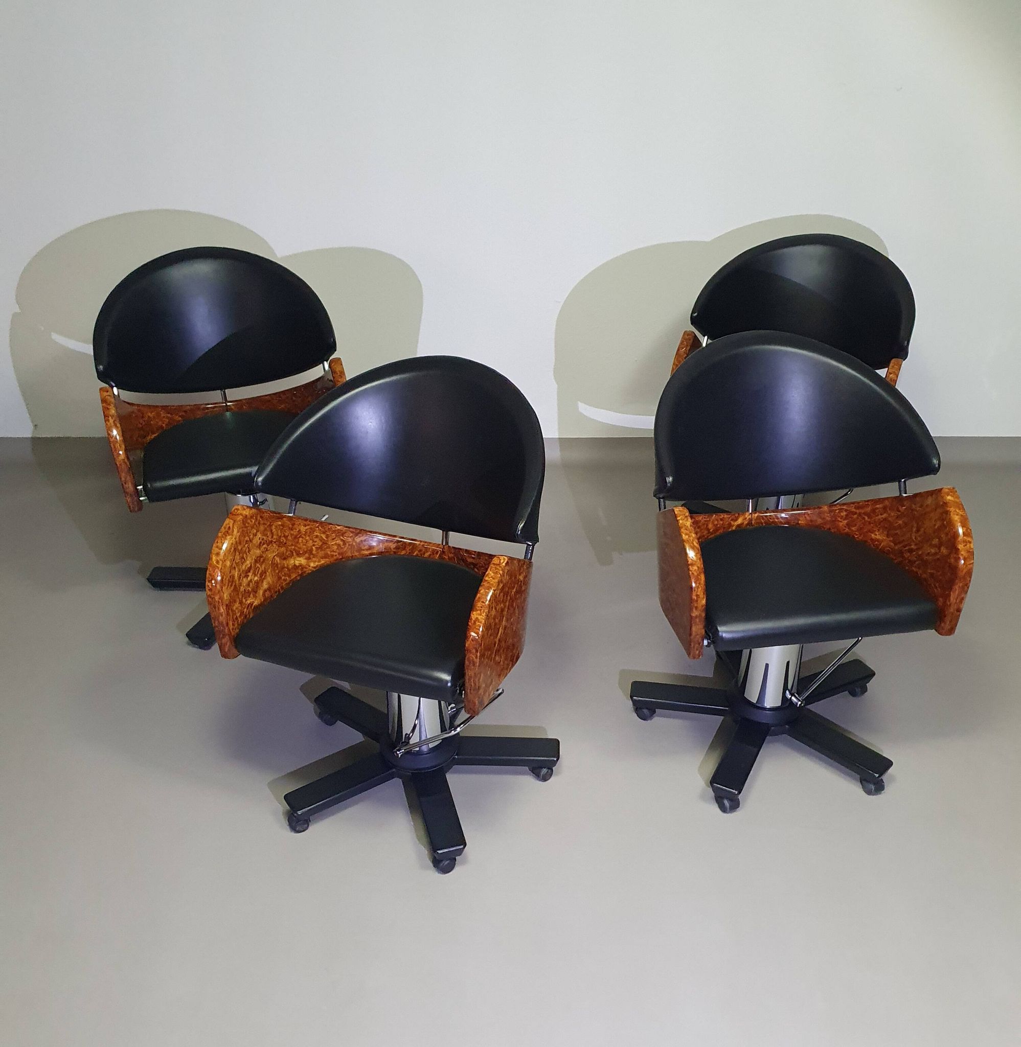 4 chaises de barbier italiennes des années 80, réglables en hauteur