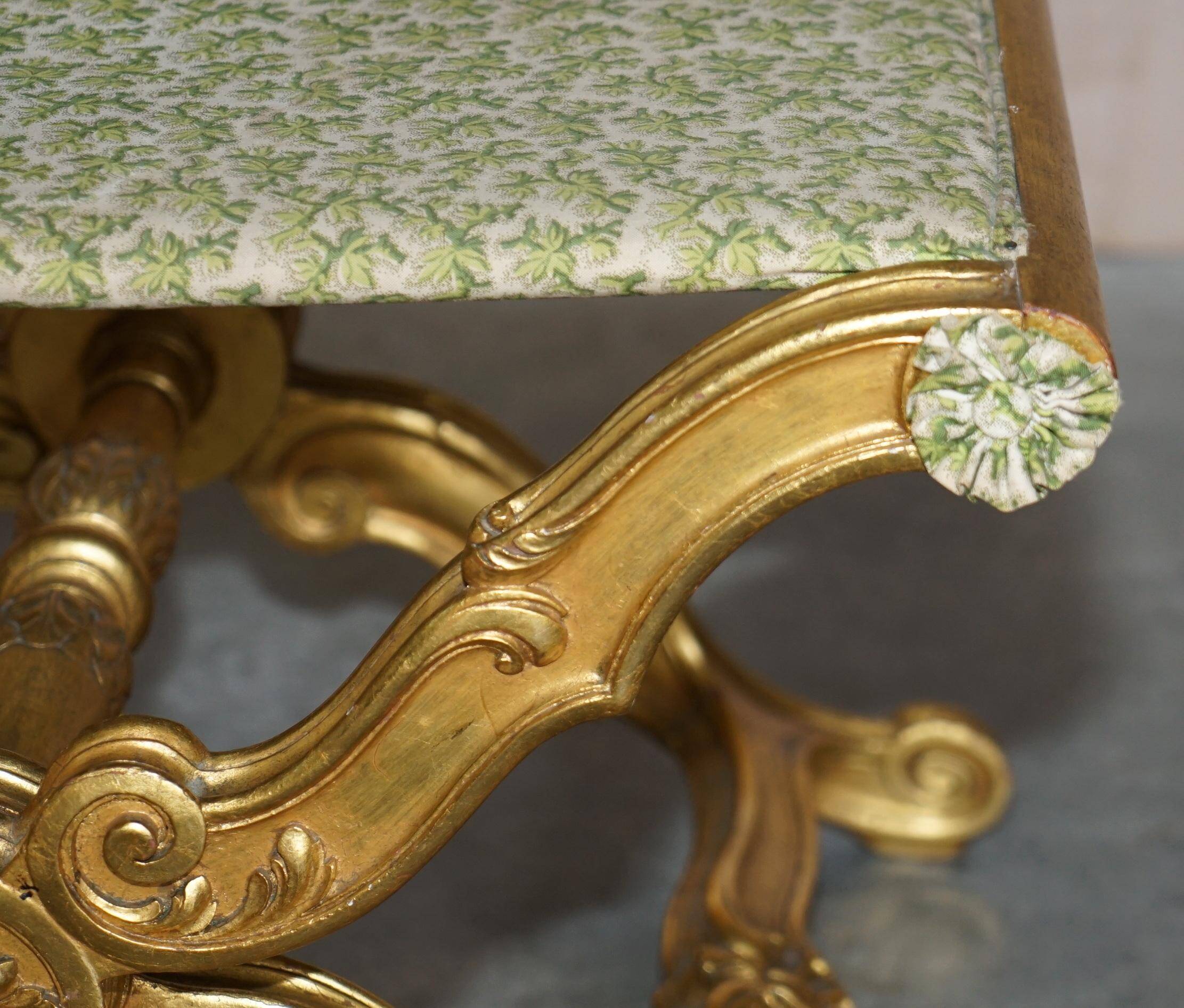 Folding stool with X-frame, carved golden wood, 19th century.