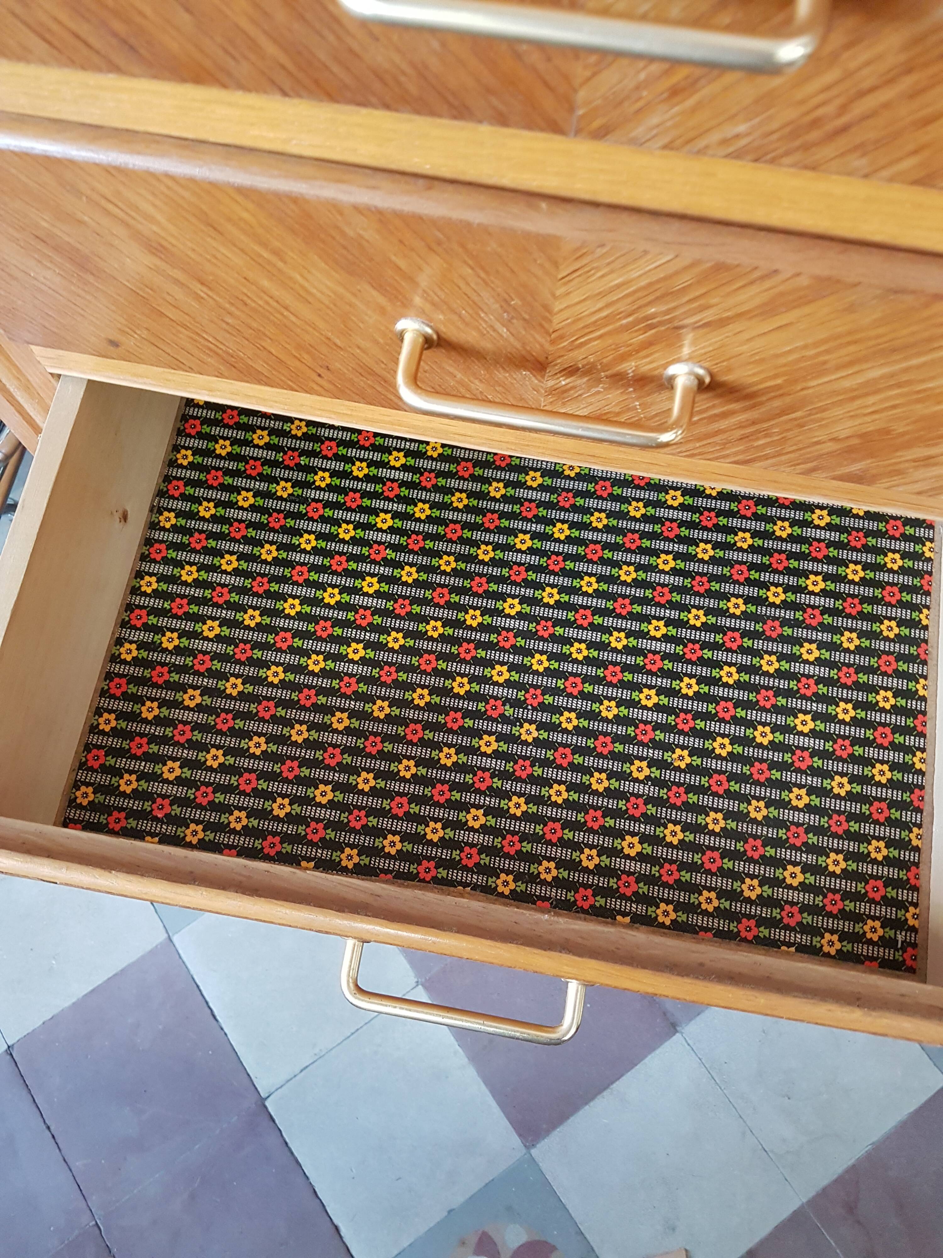 Dresser in natural wood with 5 trays, compass feet, 1960