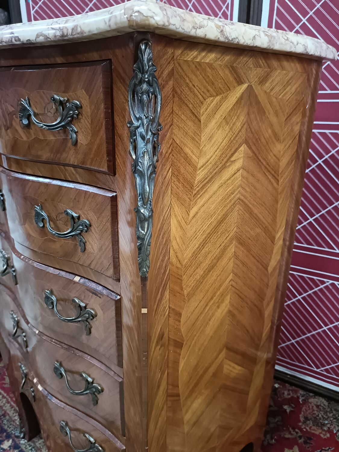Chiffonier ou semainier style Louis XV, marqueté et marbre