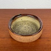 Mid-century modern Danish studio pottery bowl by Bente Lemche, 1960s.