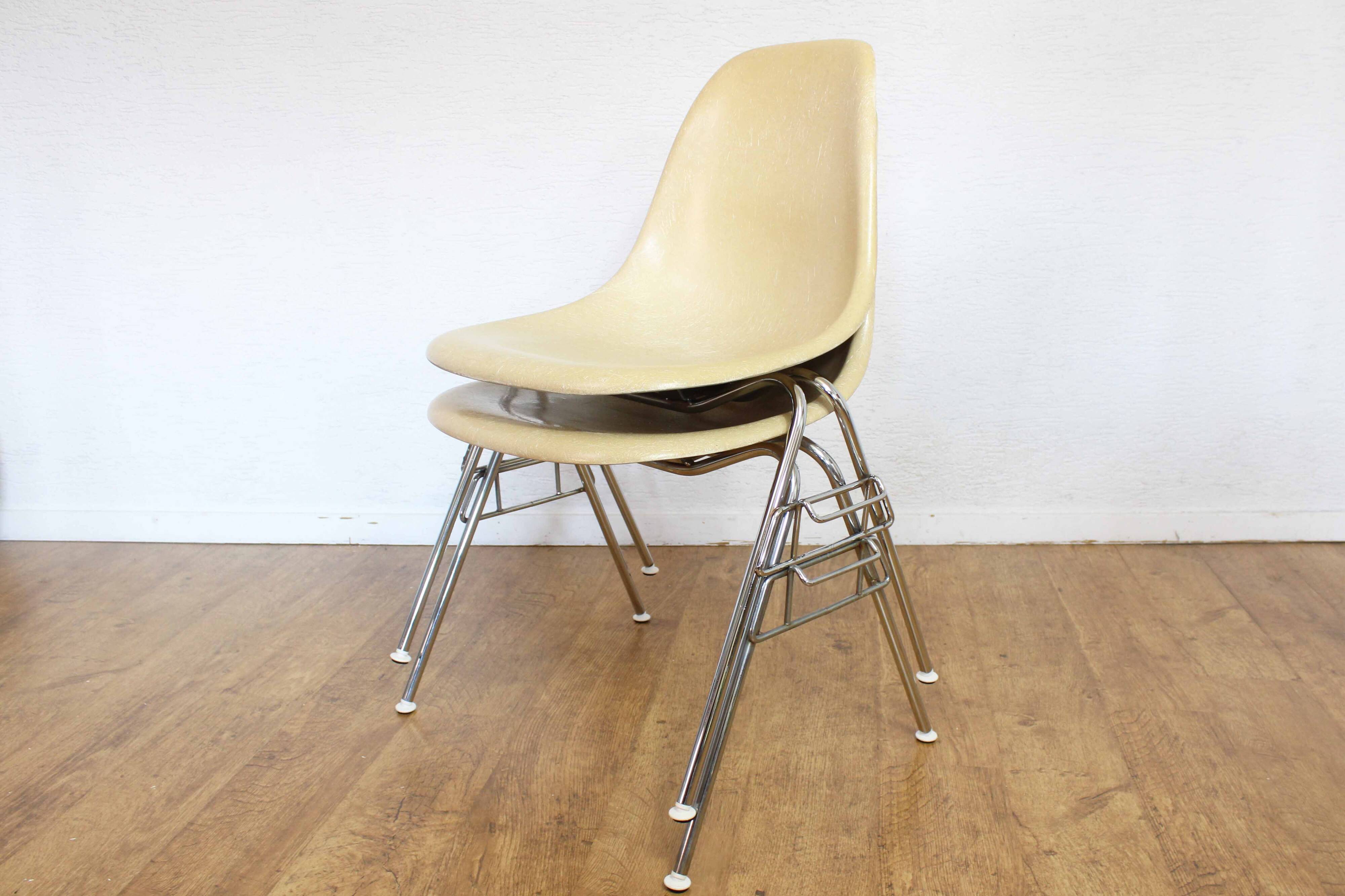 Pair of Eames / Herman Miller DSS model fiberglass chairs