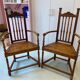 Paire de fauteuils anciens de style gothique