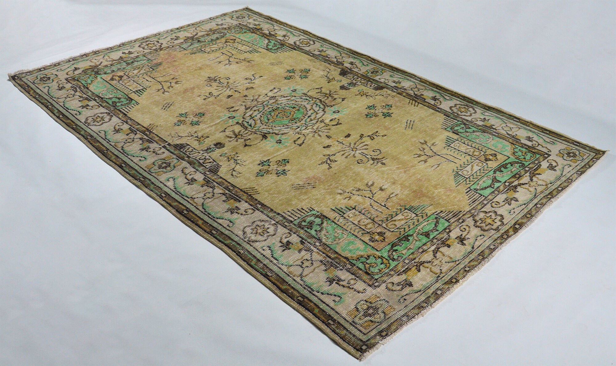 Tapis vintage anatolien fait à la main 294 cm x 192 cm