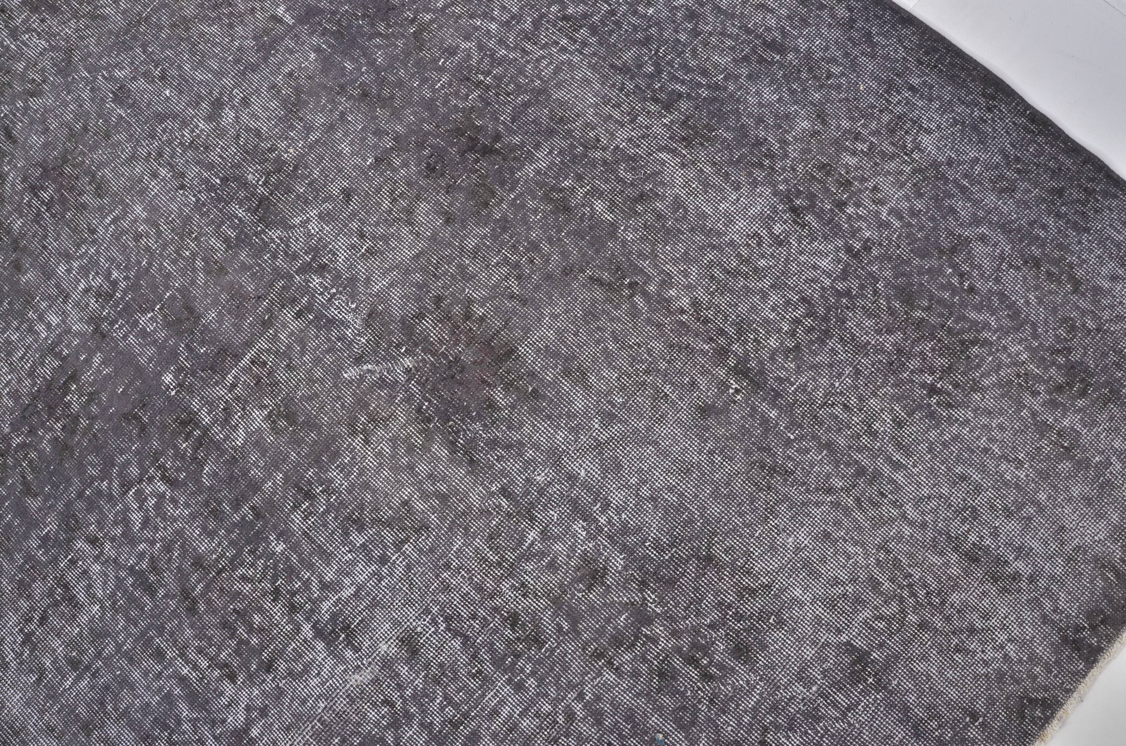 Tapis en laine grise