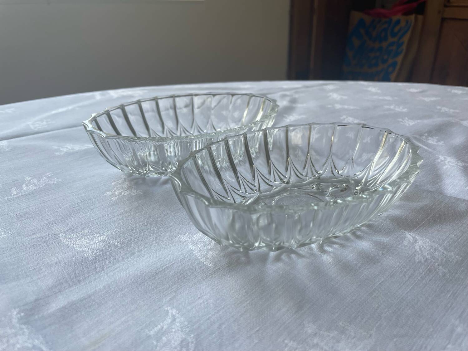 2 glass soap dish holders