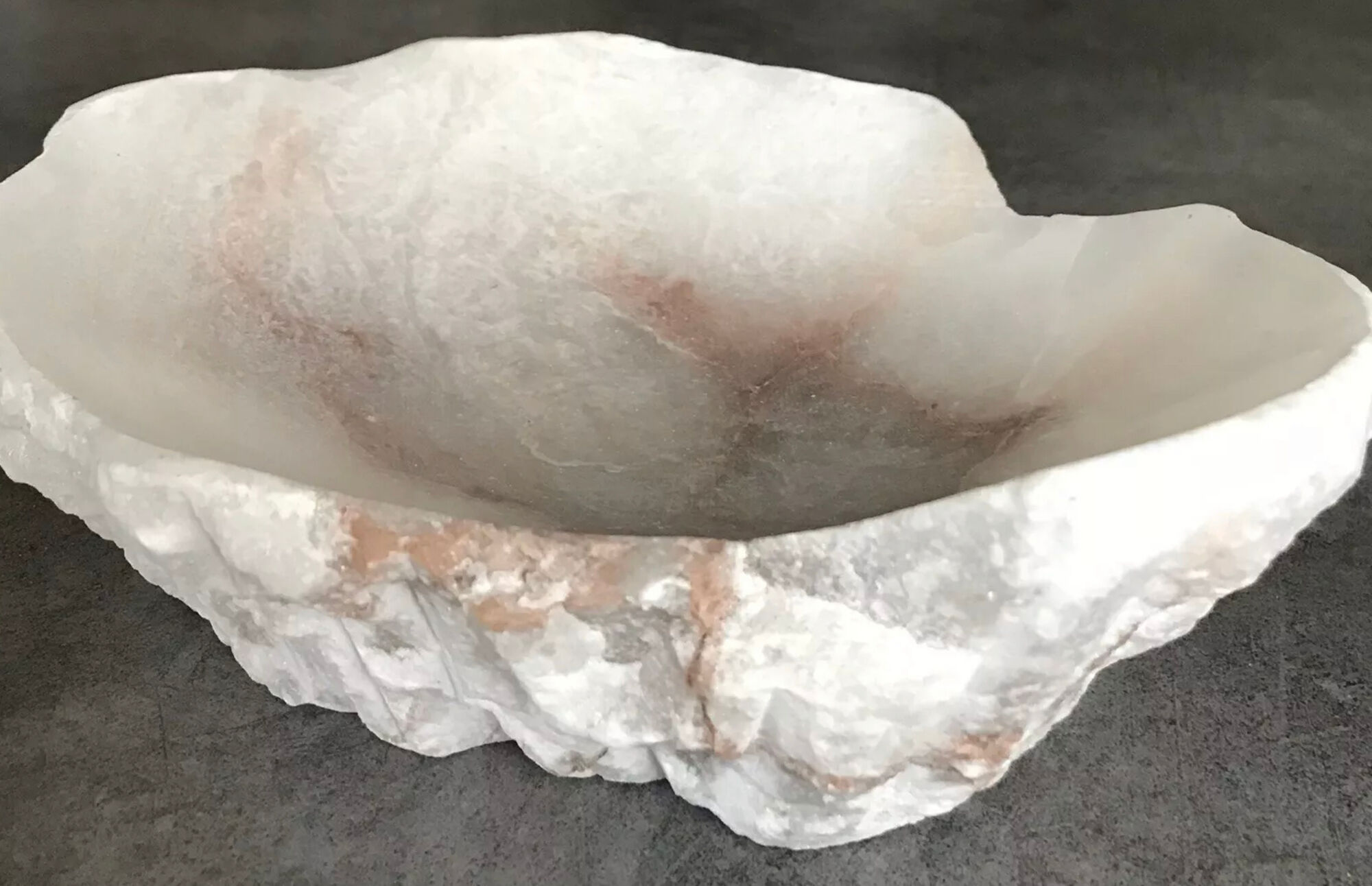Ashtray in alabaster of Alfredo Albastros mod.327
