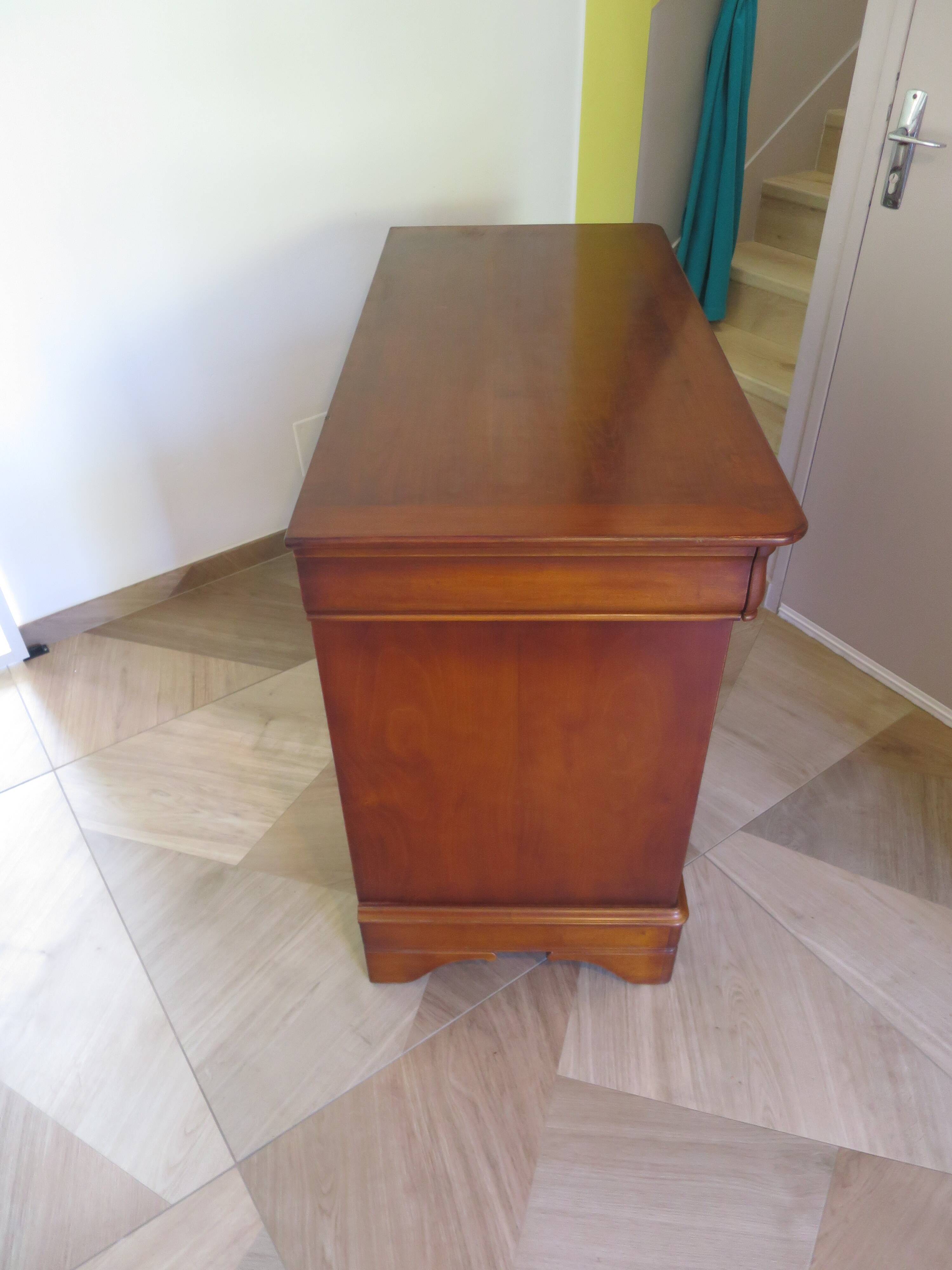 Beautiful Louis Philippe chest of drawers with 4 drawers - 3 locks - in cherry wood - 1980s