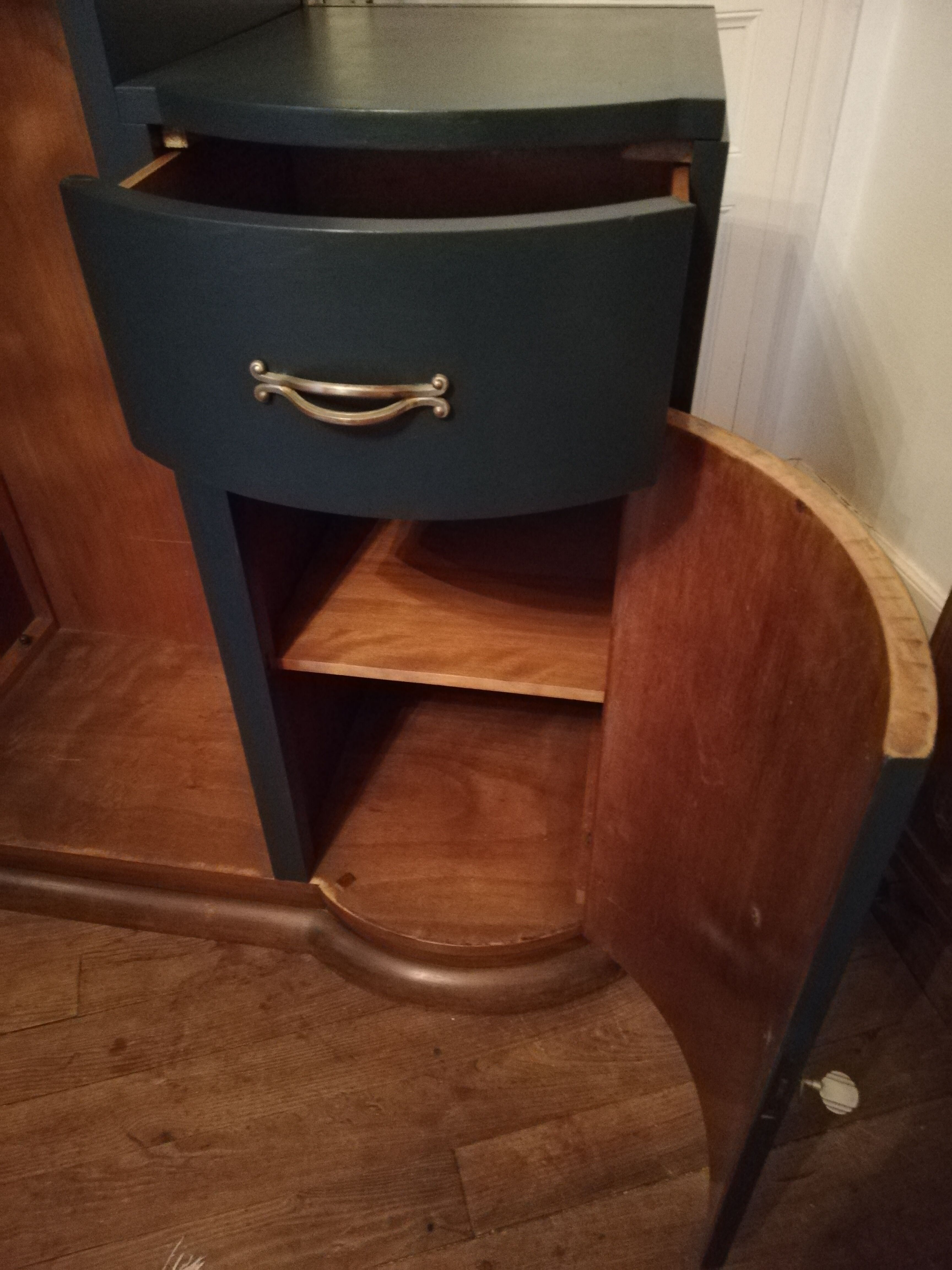 Beautiful and rare vintage Art Deco 50 closet