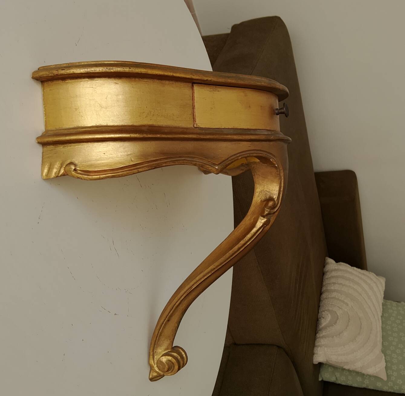 Vintage Italian wall console in Florentine/Louis XV style.