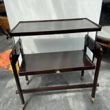 Rolling service with removable tray