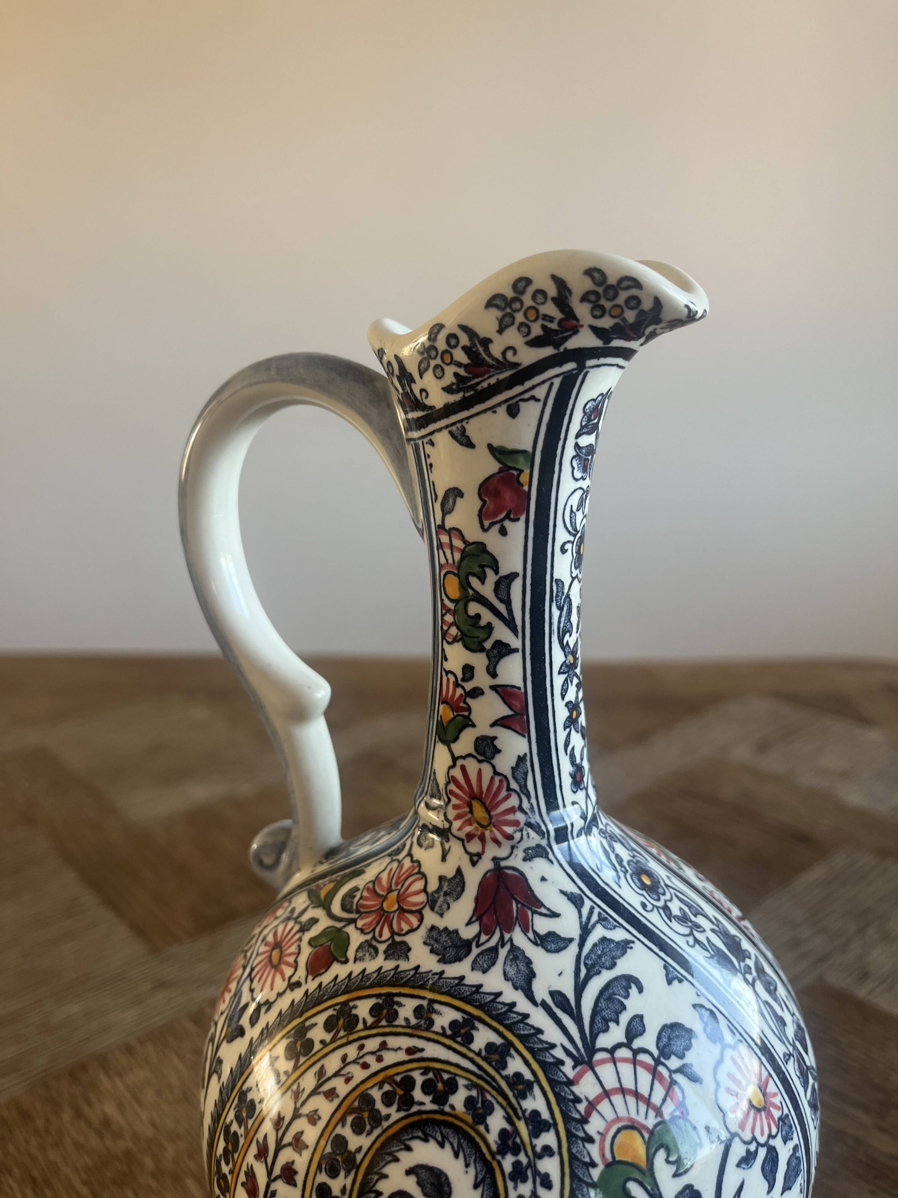 25 cm ewer in Gien earthenware with Kashmir decoration.