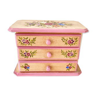 Doll dresser