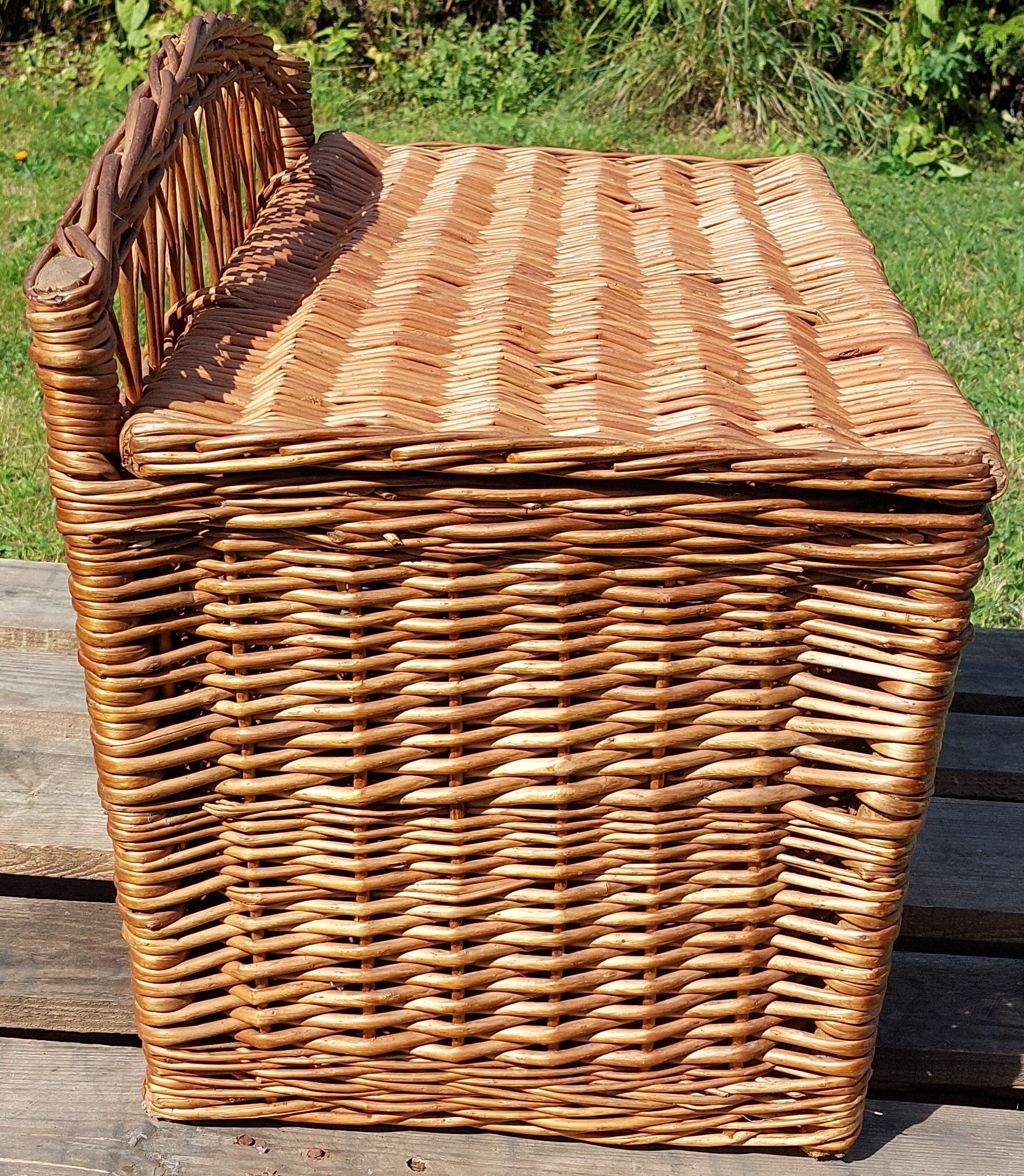 Wicker chest