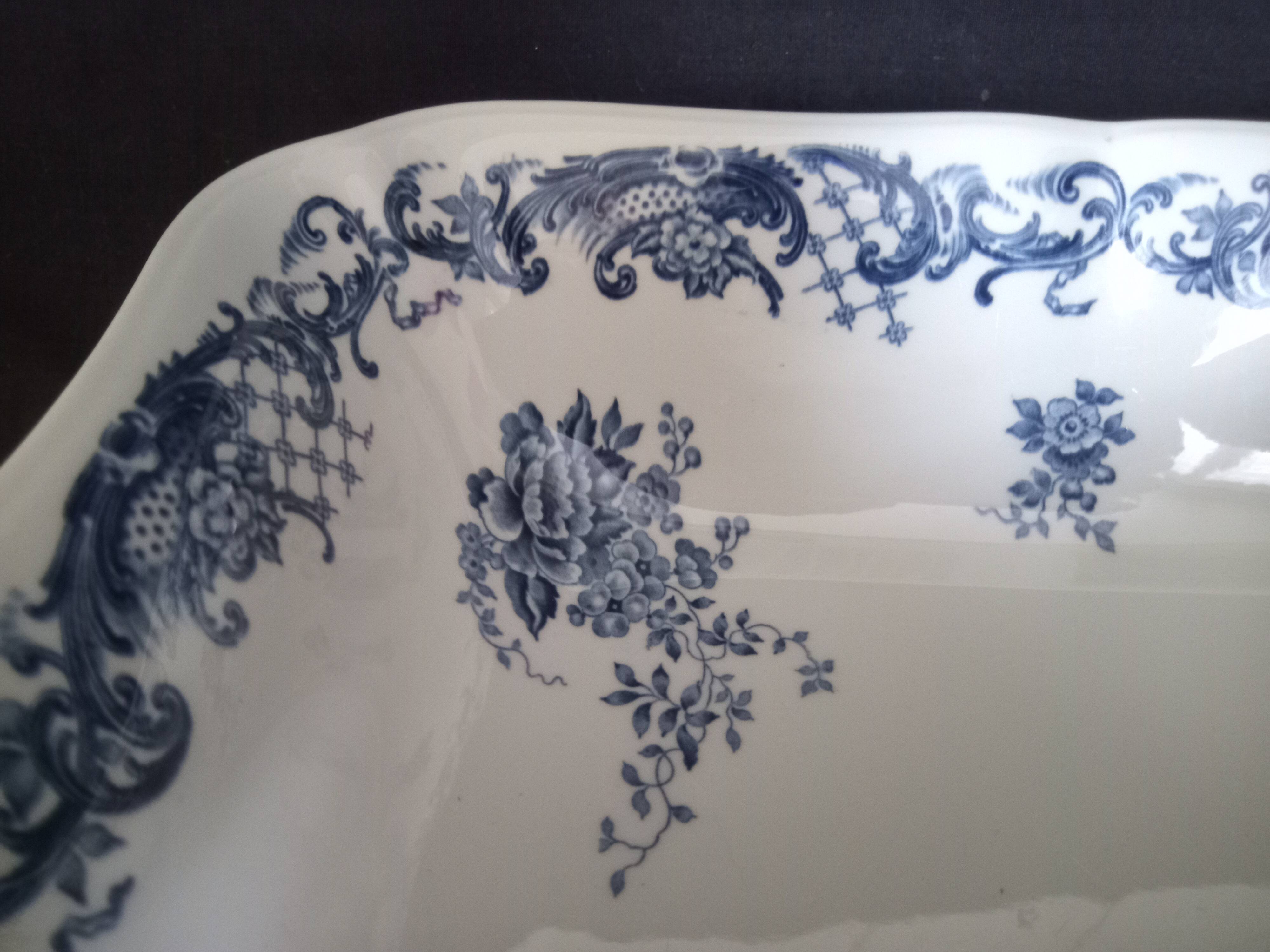 Hollow square shaped dish in Villeroy & Boch porcelain, “Valeria” model