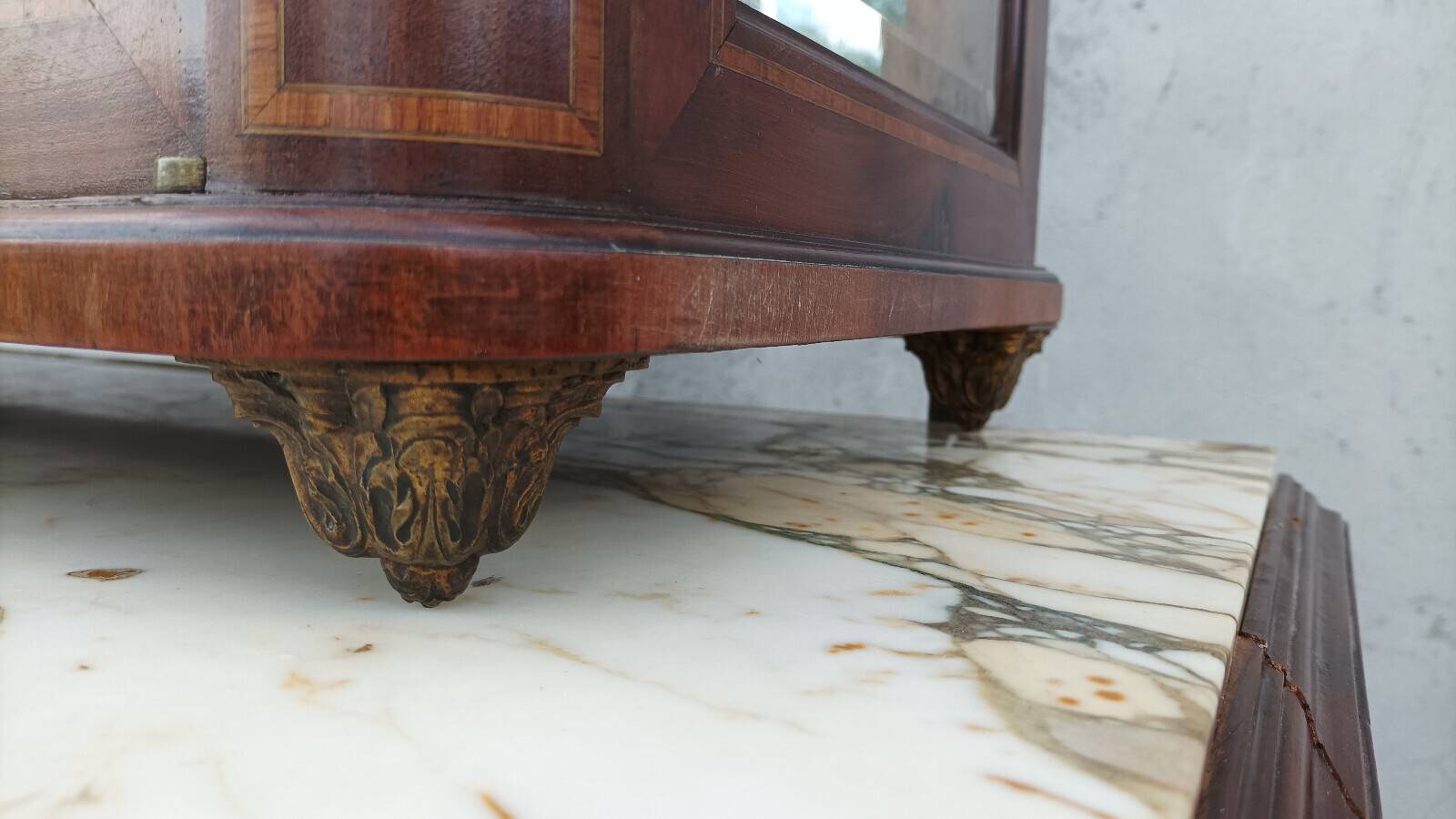Louis XVI buffet in mahogany veneer and marquetry