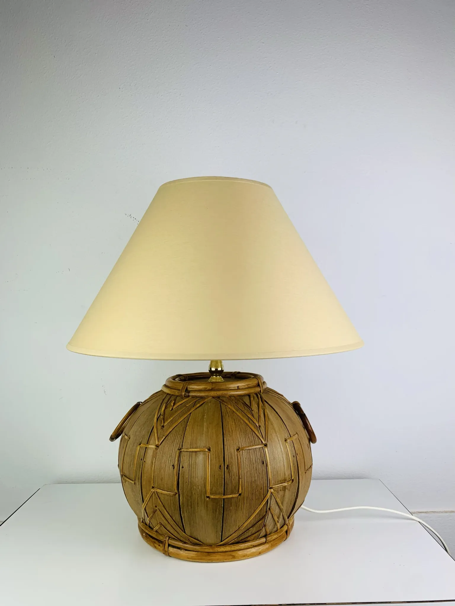 Lampe boule en osier des années 60, style Jungle Chic