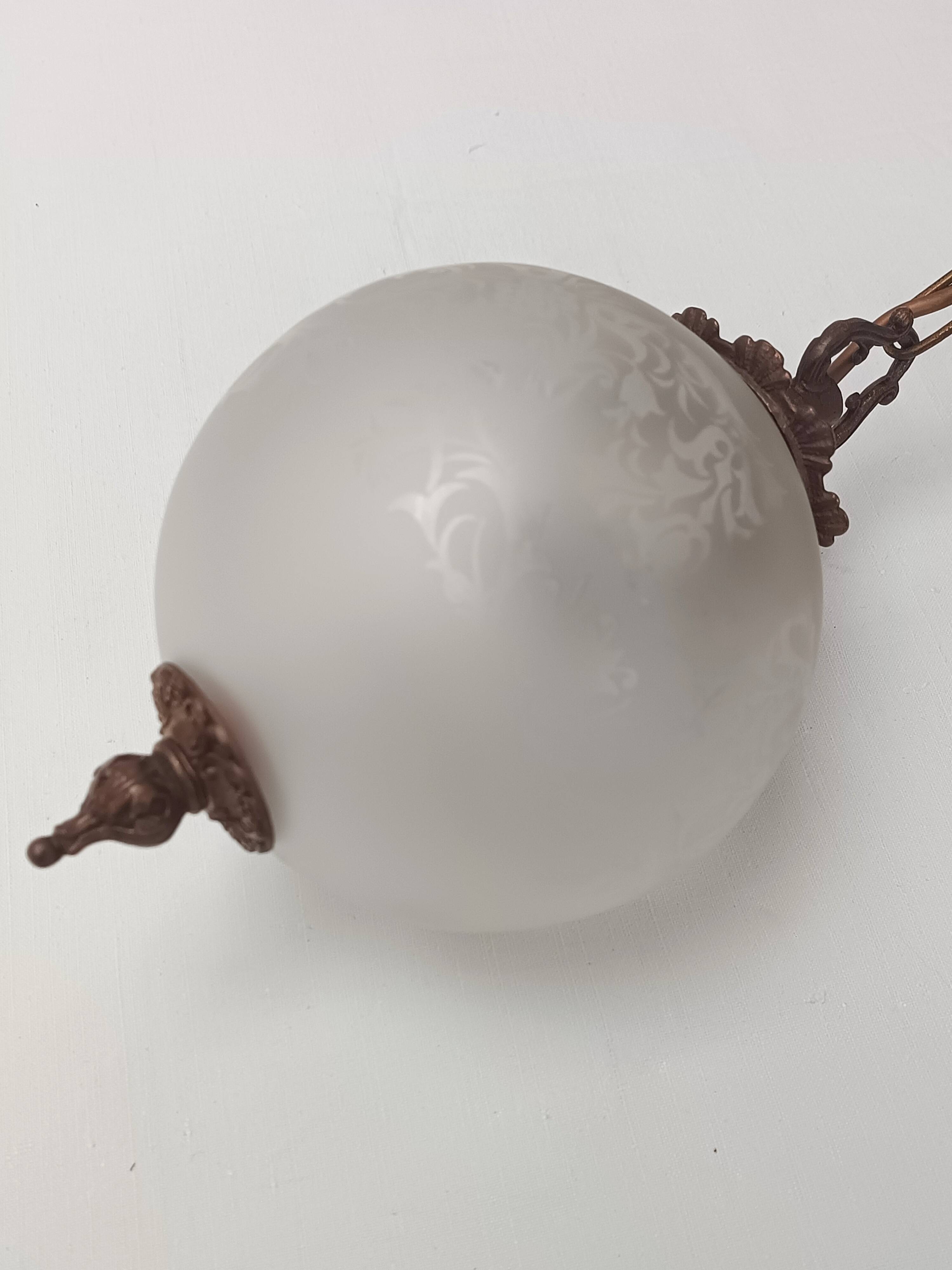 lustre ancien bronze globe gravé lanterne suspensions décoration